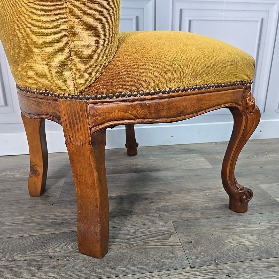 photo vintage Antique Style Slipper Chairs Pair 2 Carved – Queen Anne Revival – Upholstered