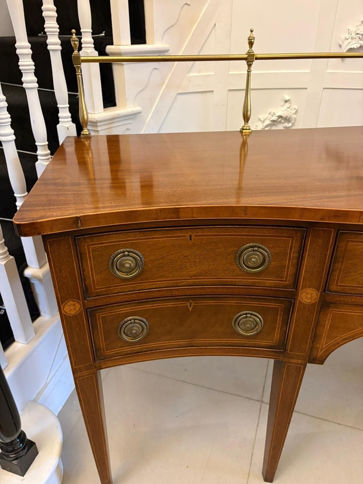 photo vinterior Antique Early 20th Century Figured Mahogany Serpentine Sideboard