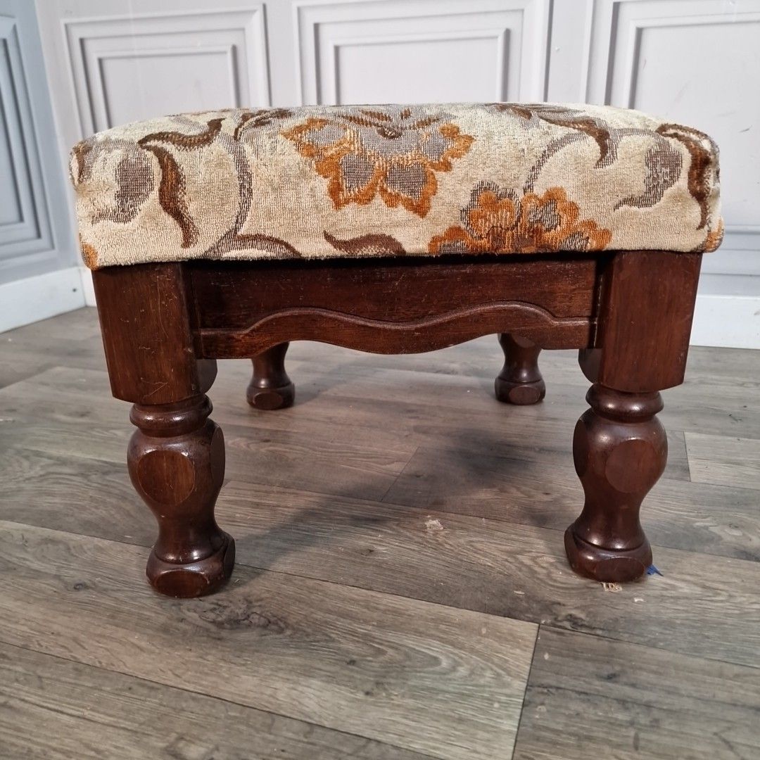 photo furniture Vintage Upholstered Footstool Solid Wood Turned Legs Floral Fabric Top Feet Rest