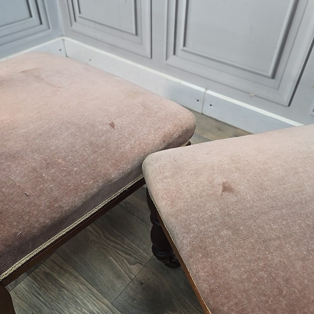 photo vintage Antique Pair Bedroom Chairs Solid Wood Carved Hall Nursing Seats Mahogany