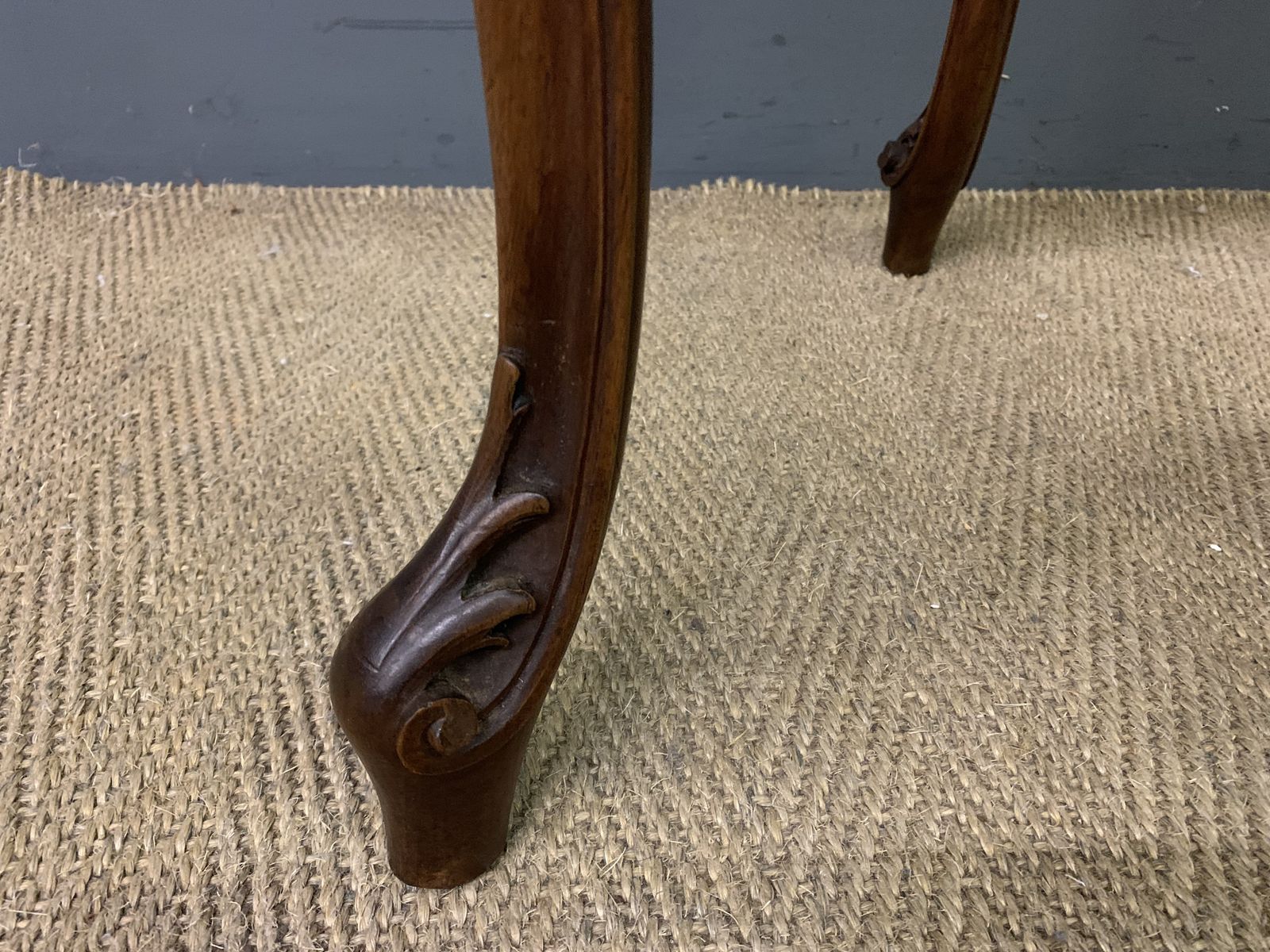 photo furniture French Walnut Bijouterie Table