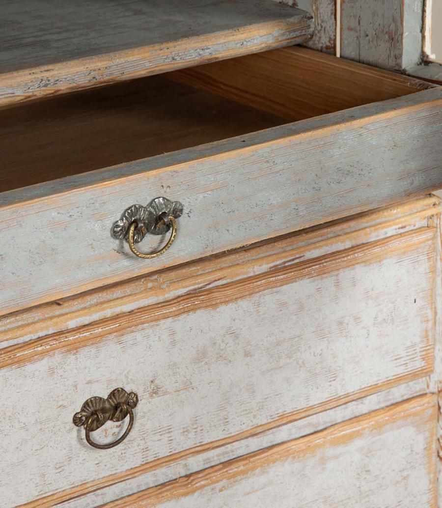 photo furniture Exceptional Late 18th Century Swedish Rococo Vitrine