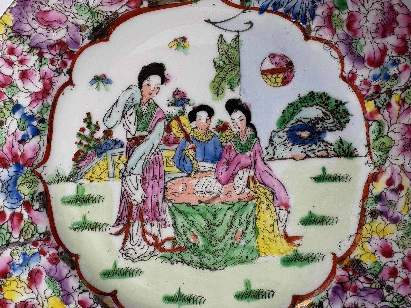 Antique Chinese Export Porcelain Plate – Famille Rose Figures & Millefleurs Border (C. 1880–1930) photo for sale