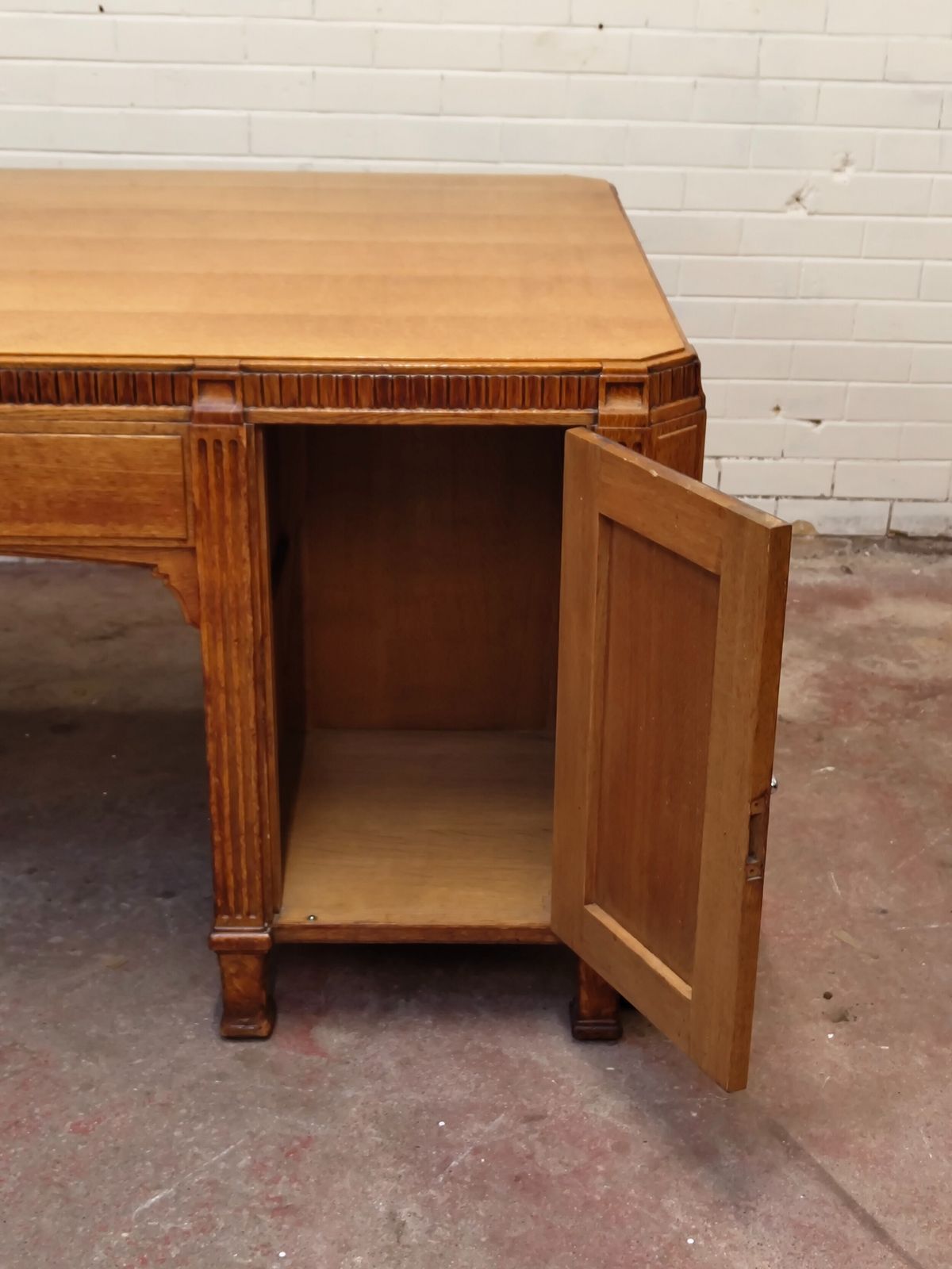 Imposing Golden Oak Art Deco Partners Desk By Waring & Gillows photo 1890.0
