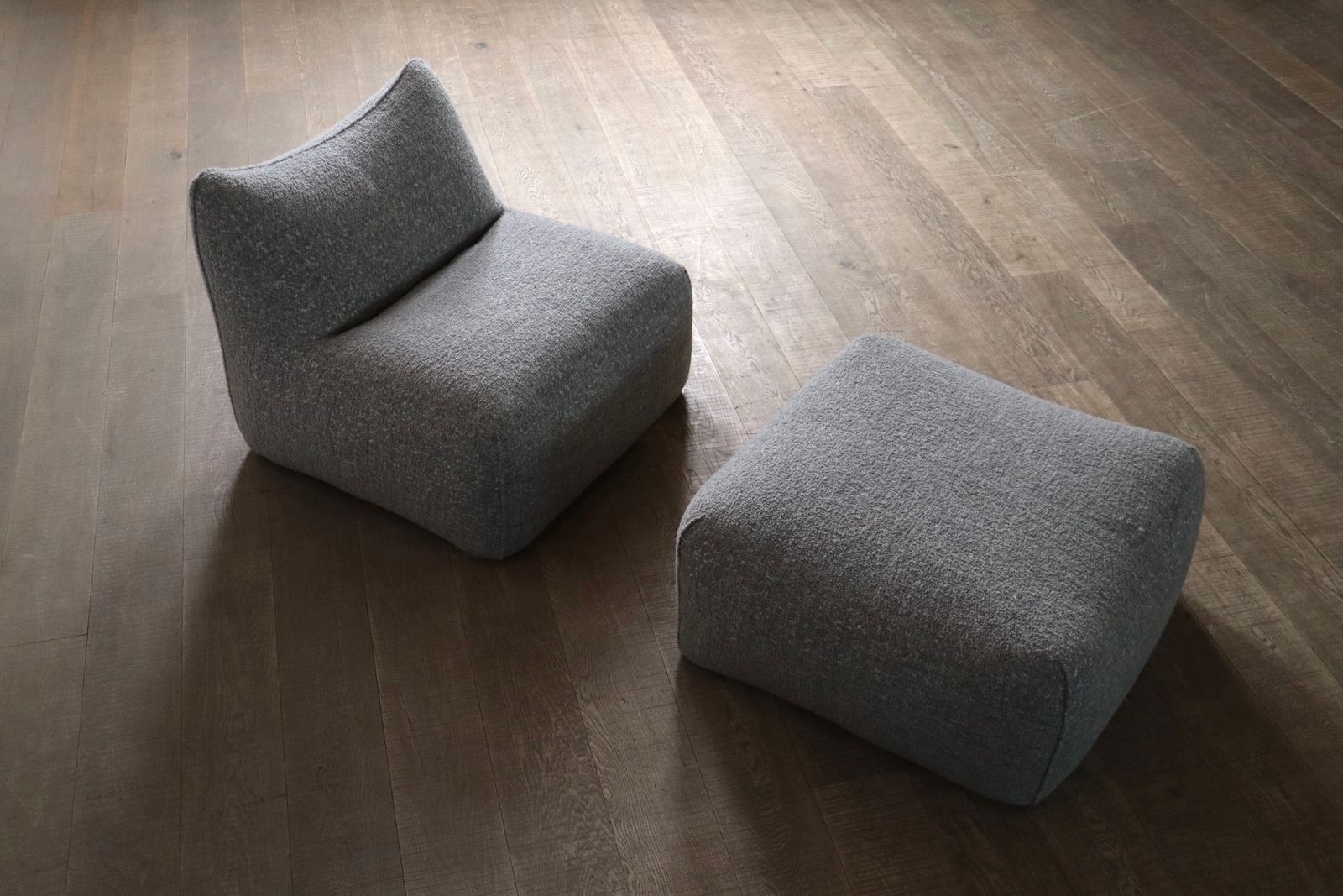 Le Bambole Lounge Chair Met Ottoman In Bouclé Van Mario Bellini Voor B&B Italia, Jaren 1970 photo buy