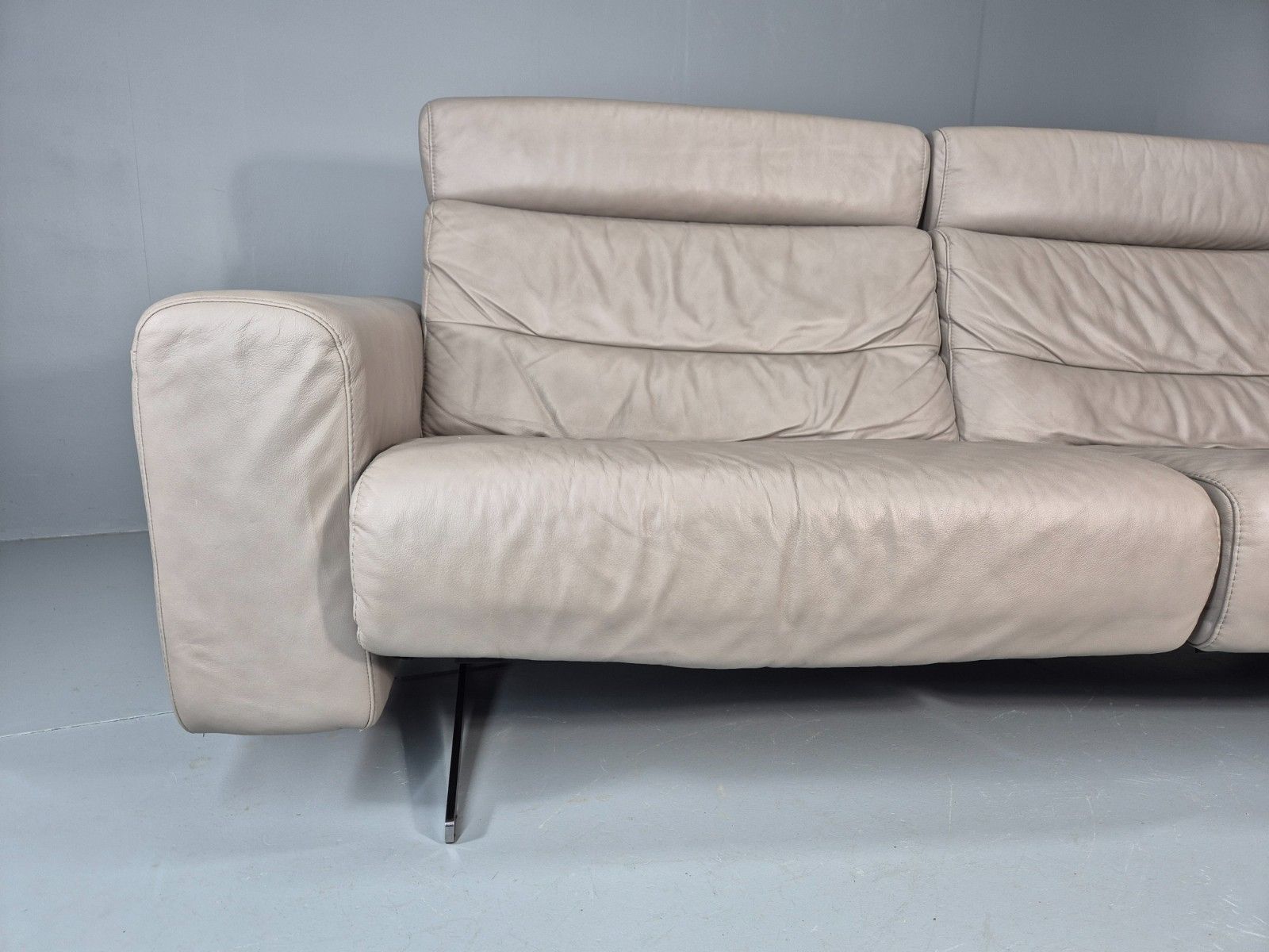 Stressless Stella 3 Seat Settee In Grey Leather Modern Ekornes Eb11476 M3ss photo for sale
