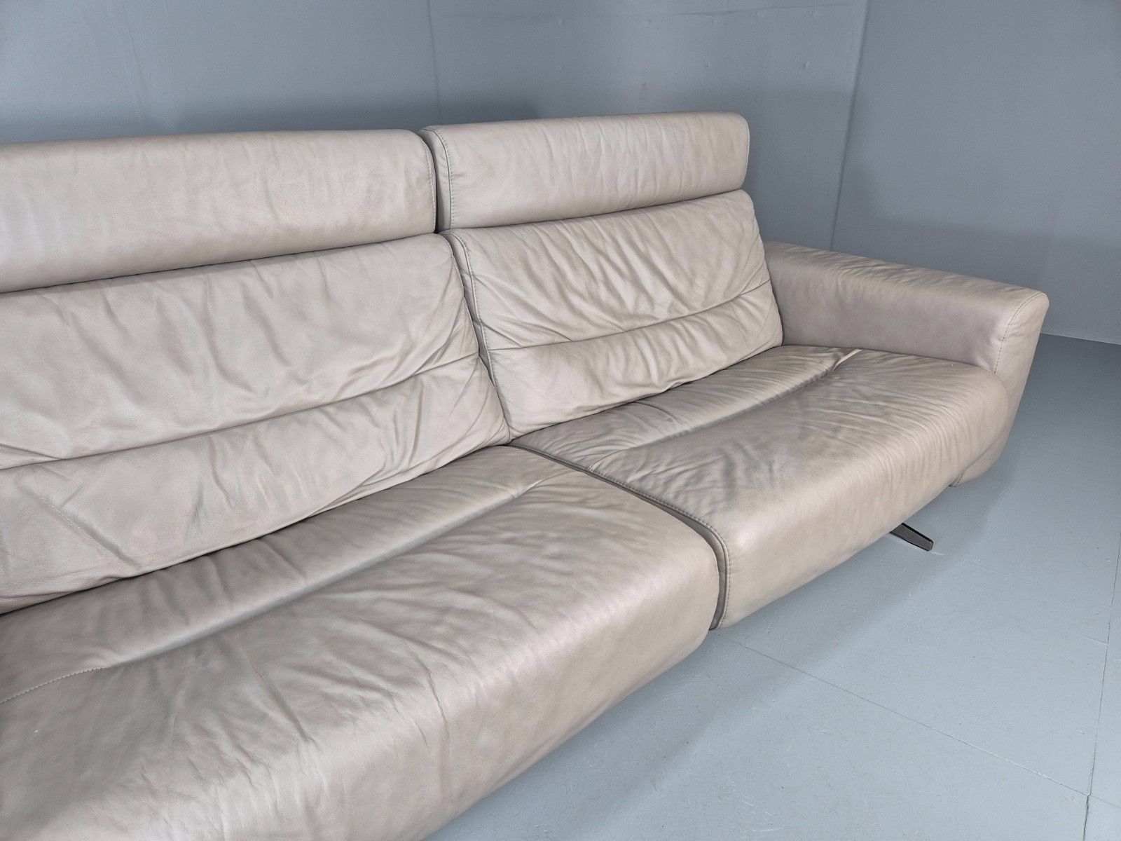 Stressless Stella 3 Seat Settee In Grey Leather Modern Ekornes Eb11476 M3ss photo Furniture