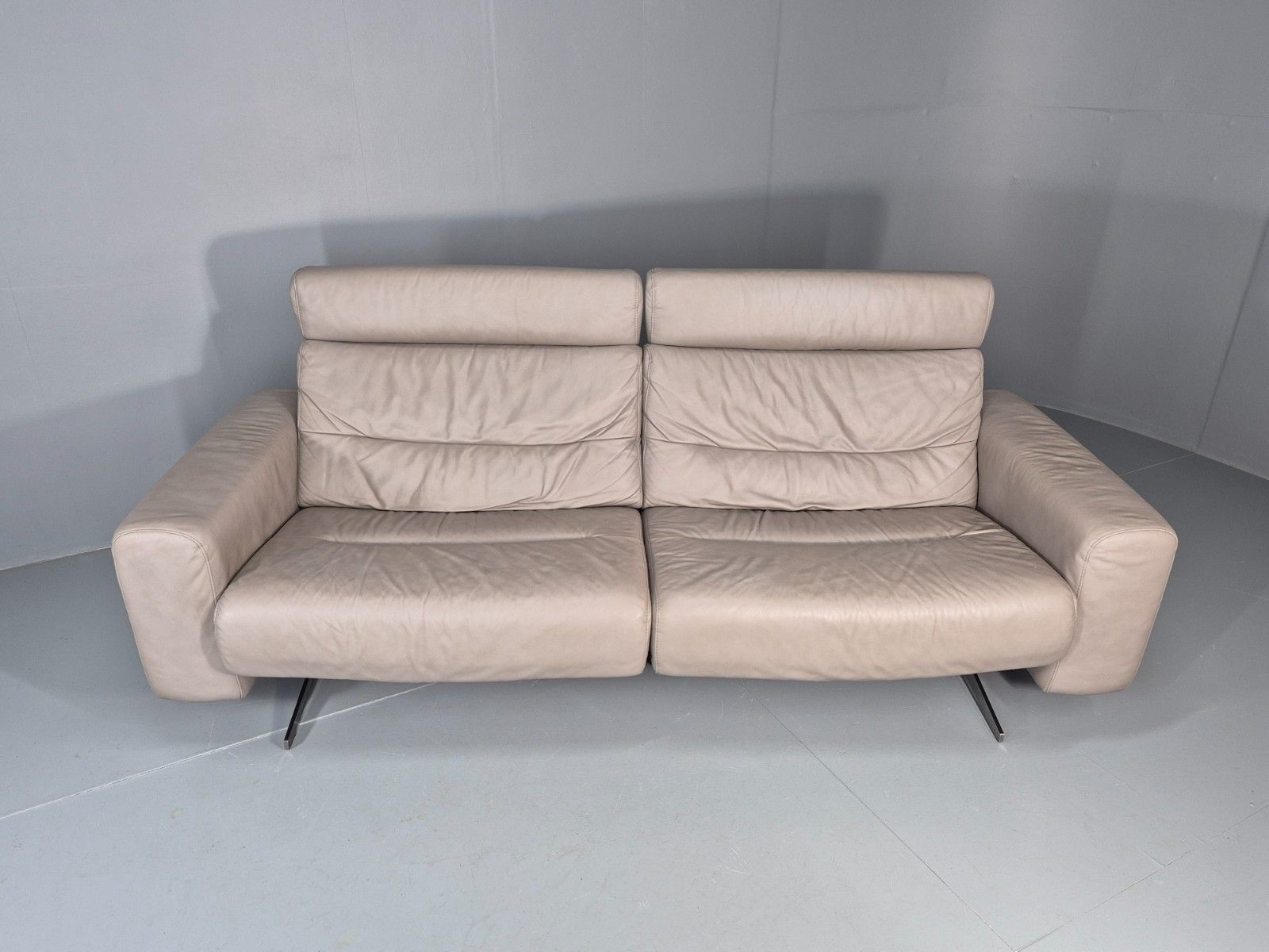 Stressless Stella 3 Seat Settee In Grey Leather Modern Ekornes Eb11476 M3ss photo 1300.0