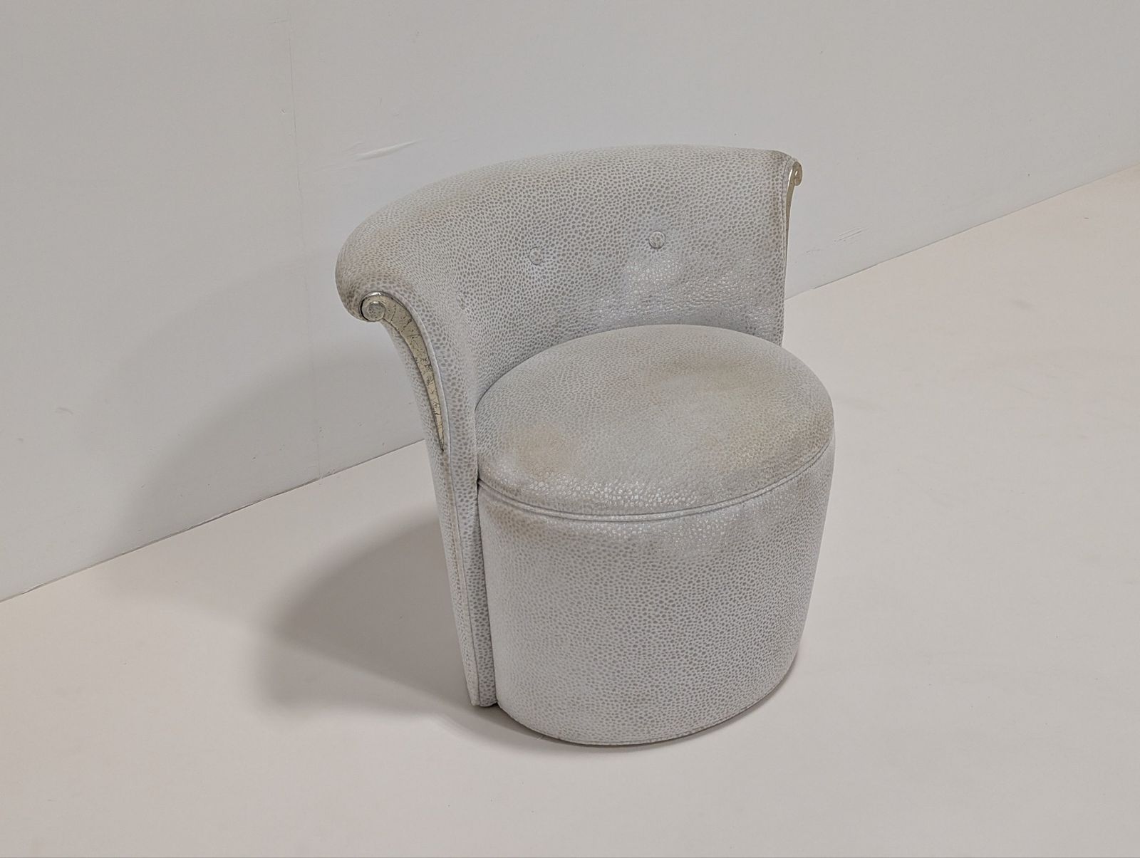 712.0 Christopher Guy Devonshire Chair photo