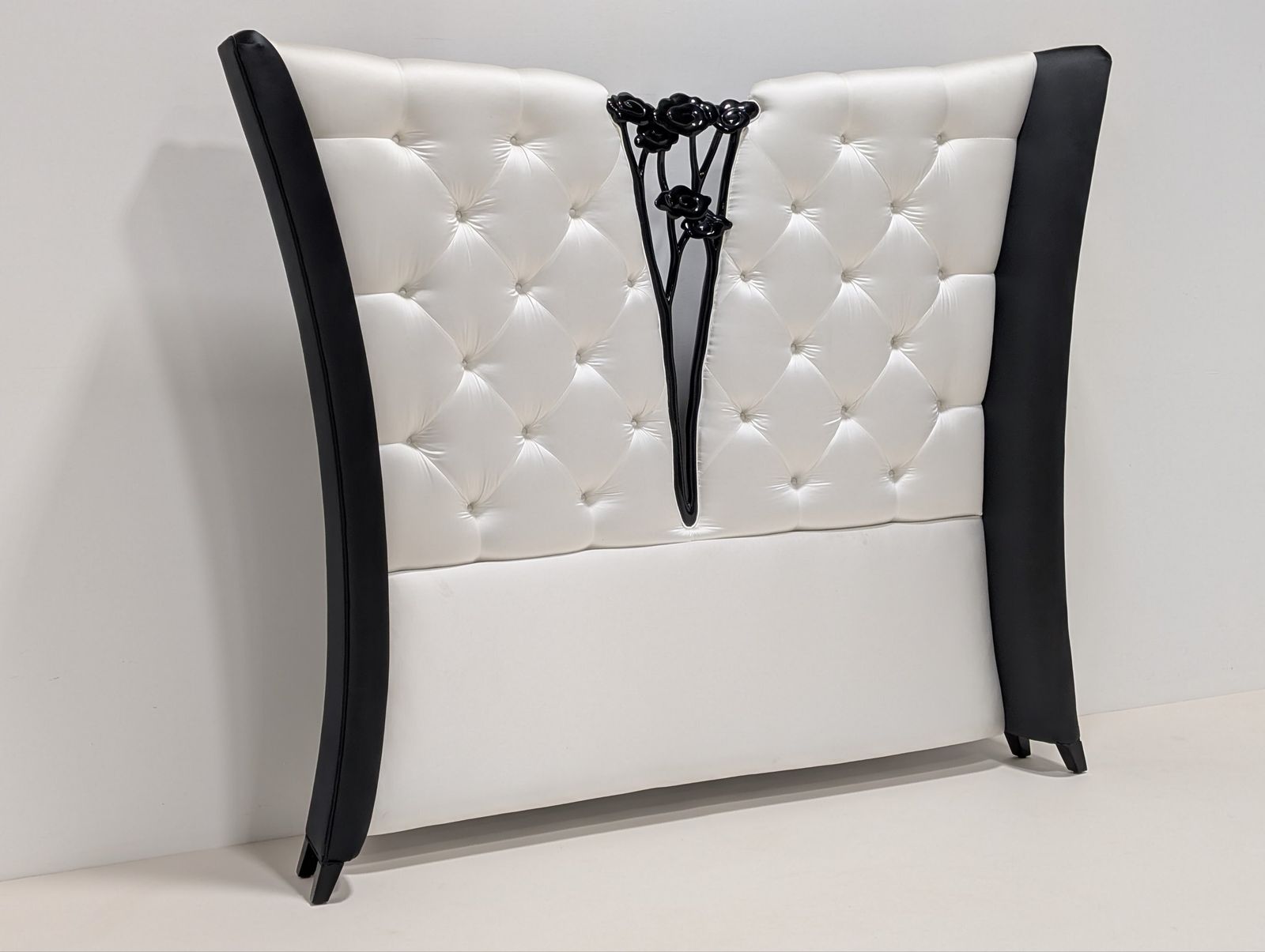 photo vinterior Christopher Guy Headboard