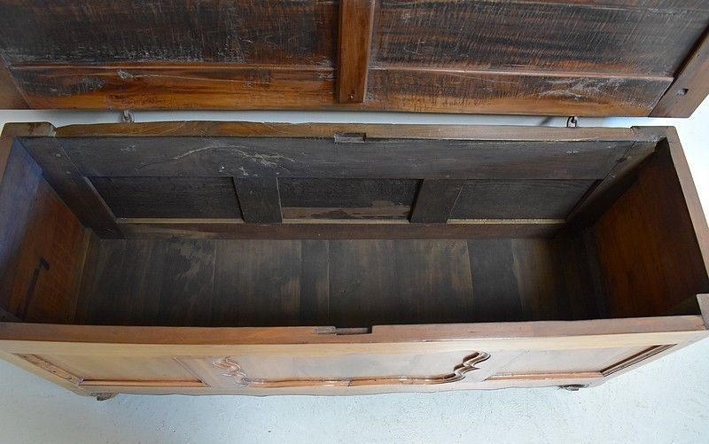 Louis XV Chest Of The Region Of Rennes, 19th photo Furniture