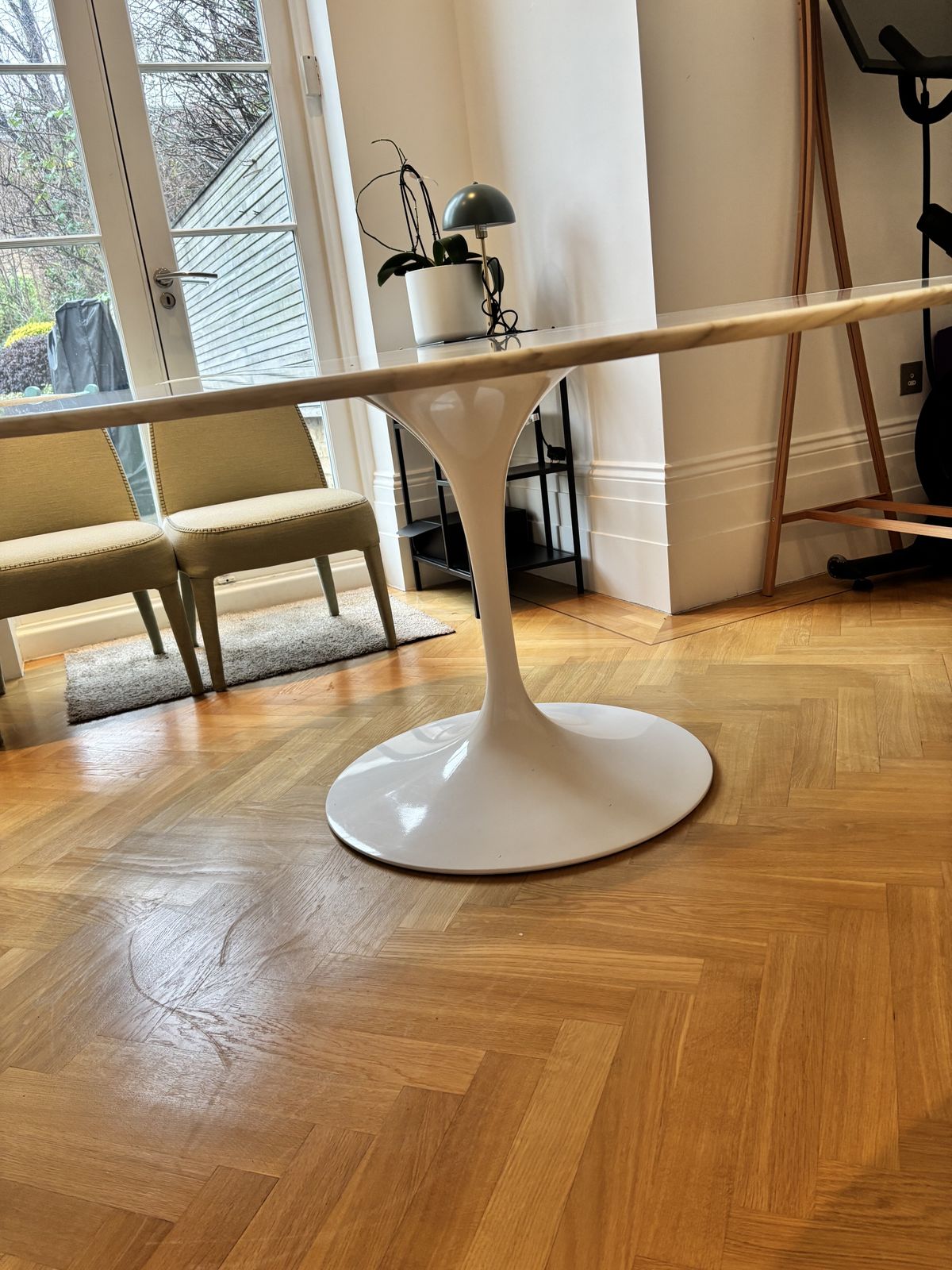 Knoll   Saarinen Table By Knoll , Round 152cm, White Base, Calacutta Marble (Beige And Warm Tones) Satin Finish photo furniture