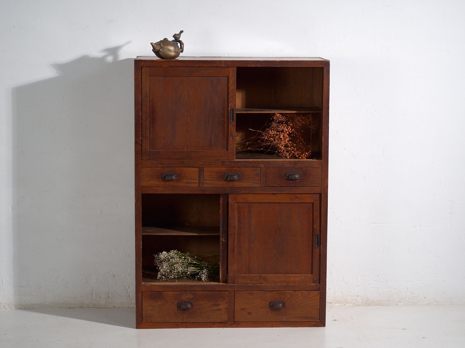 photo vinterior Antique Japanese Cabinet With Sliding Doors – Meiji Period (C.1900 1920) #67