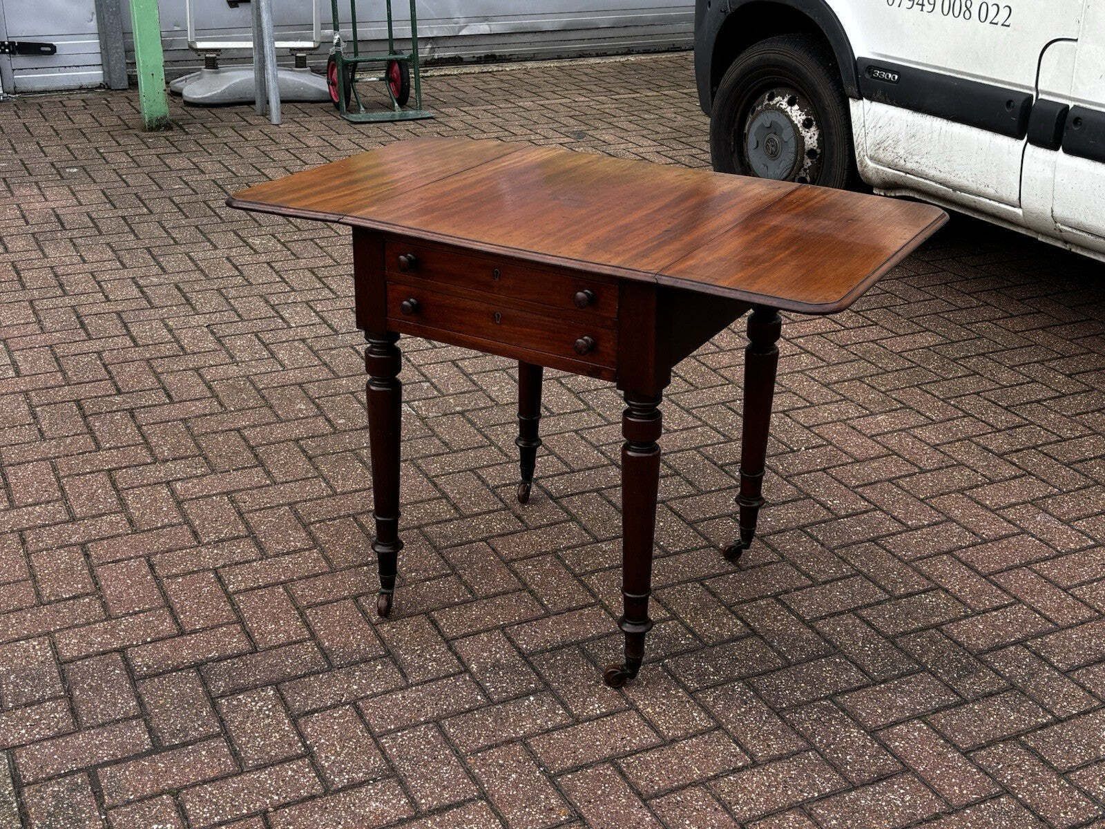 photo furniture Victorian Mahogany Pembroke Drop Leaf Side Table, Lamp Table, Brass Castors.