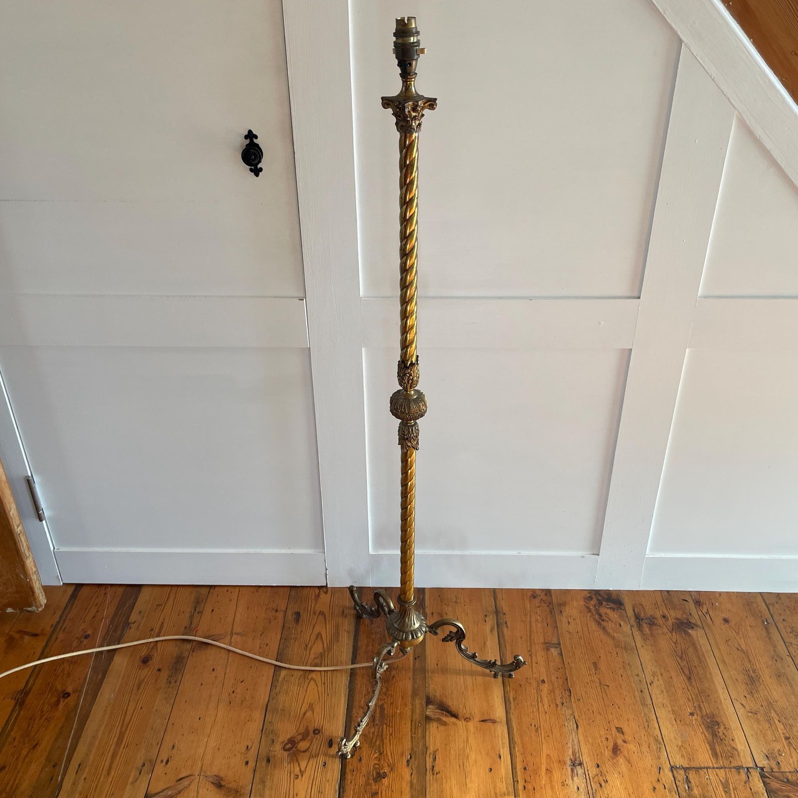 Antique Metal Brass Floor Lamp Gold Twisted Patterned Light Vintage Lighting 3 Feet Ornate Regency Freestanding Twist Elegant Classic