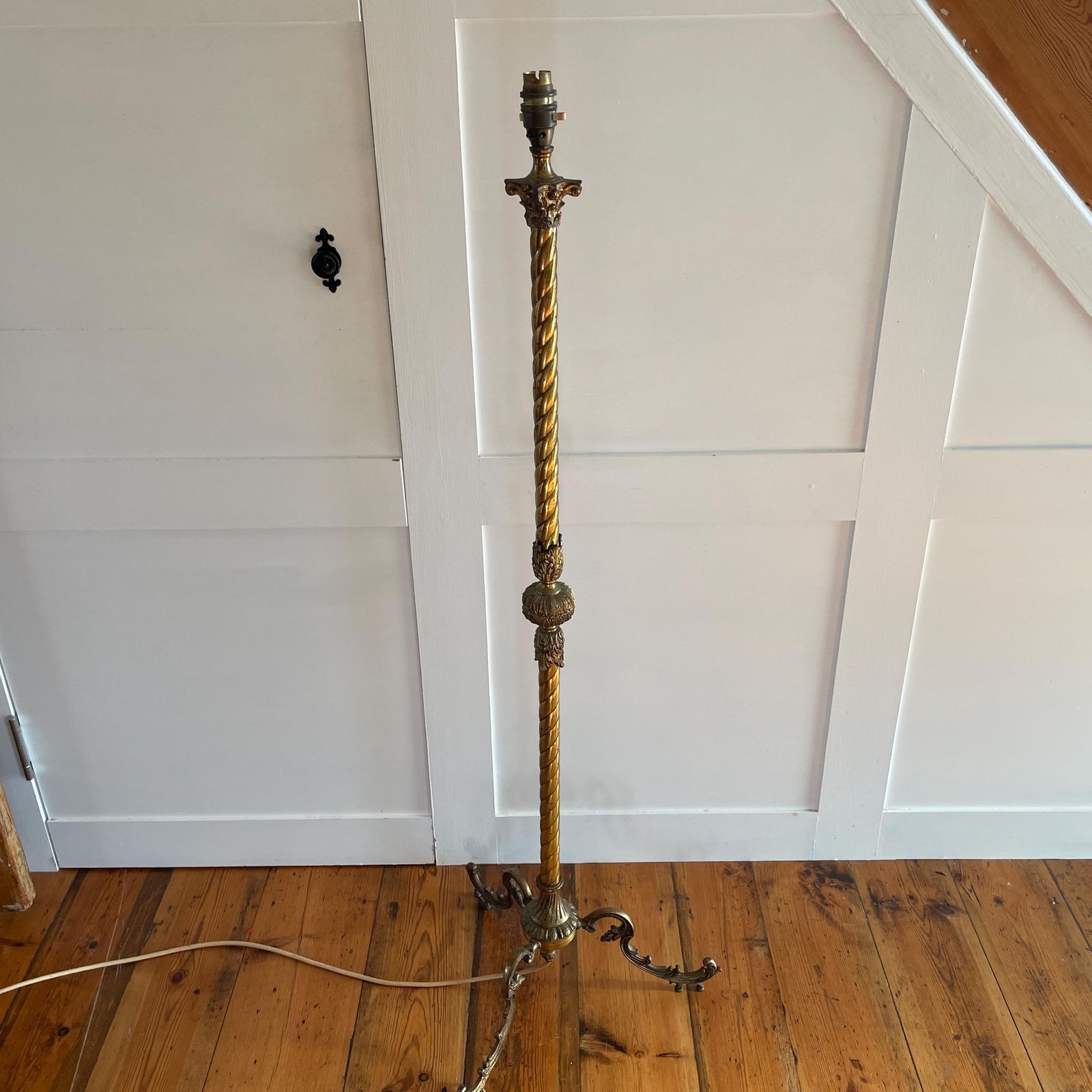 photo for sale Antique Metal Brass Floor Lamp Gold Twisted Patterned Light Vintage Lighting 3 Feet Ornate Regency Freestanding Twist Elegant Classic