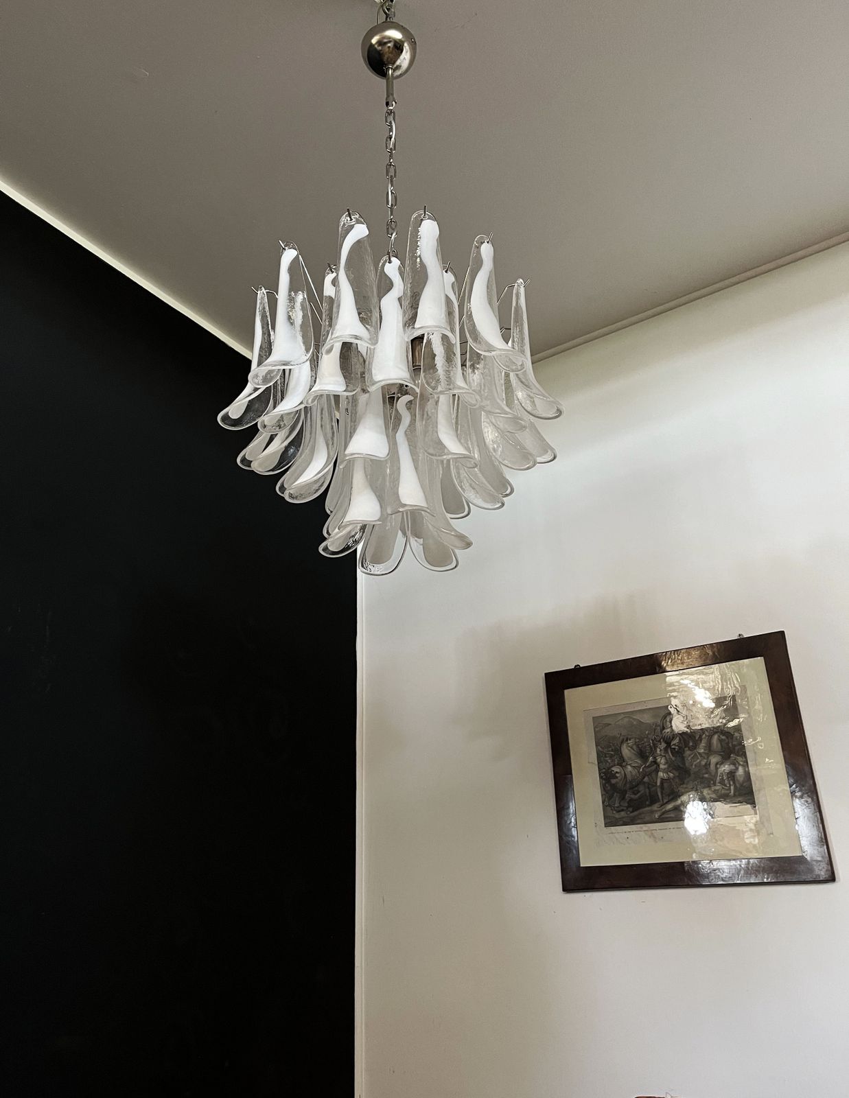 photo vintage Italian Vintage Murano Chandelier   Mazzega   36 Lattimo Glass Petals