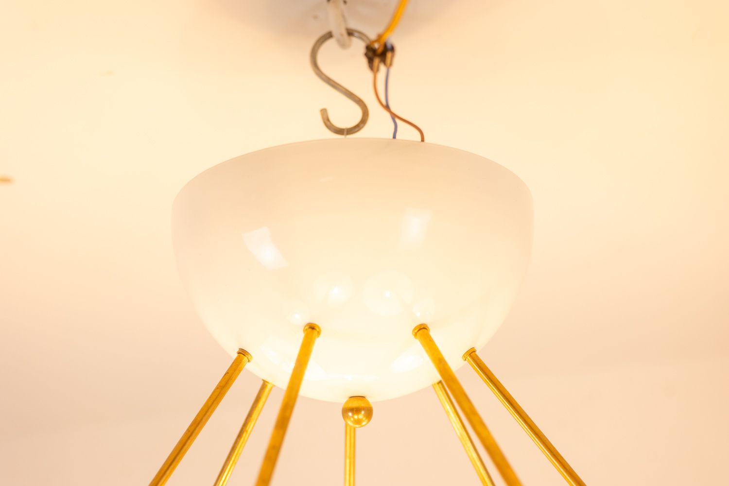 Stilnovo. Chandelier In Gilded Brass And White Lacquered Metal. Contemporary. photo vintage
