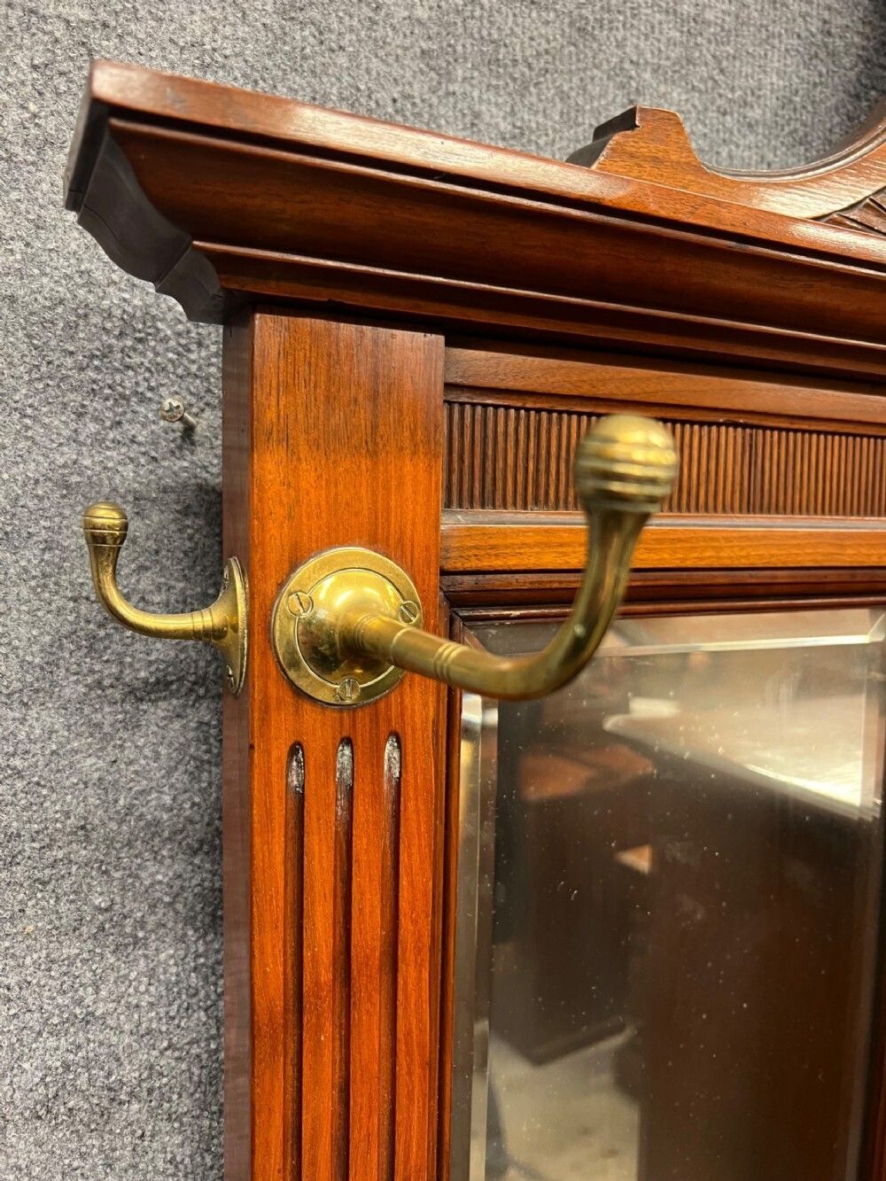 Impressive Good Quality Walnut Hall Stand photo vinterior