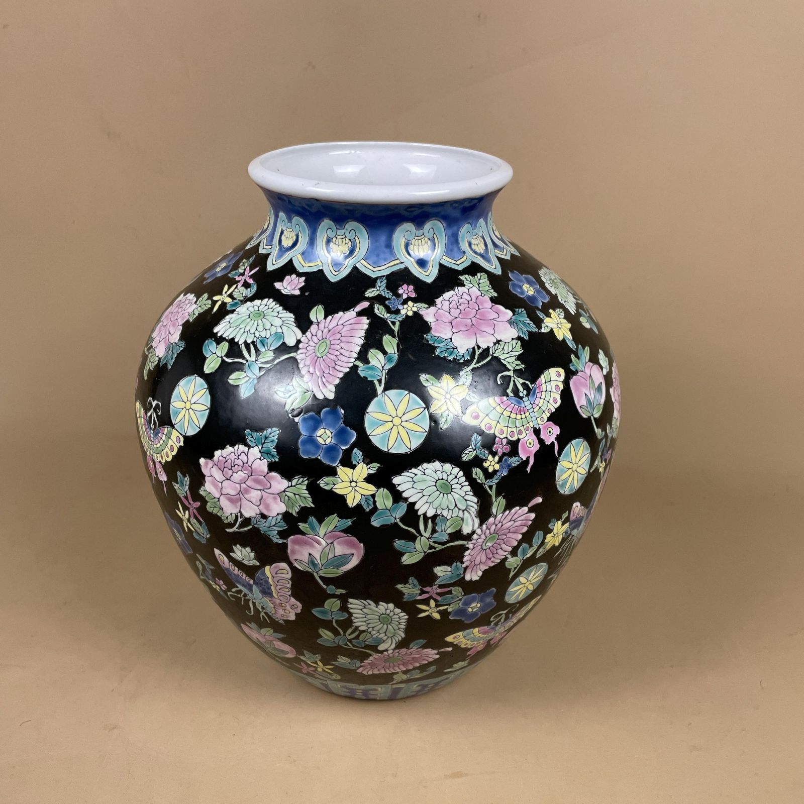 Oriental Antique Decorative Vase Ceramic Pot Japanese Vintage Display Ginger Jar Hand Painted Asian Old Aged Butterfly Floral Pattern Black