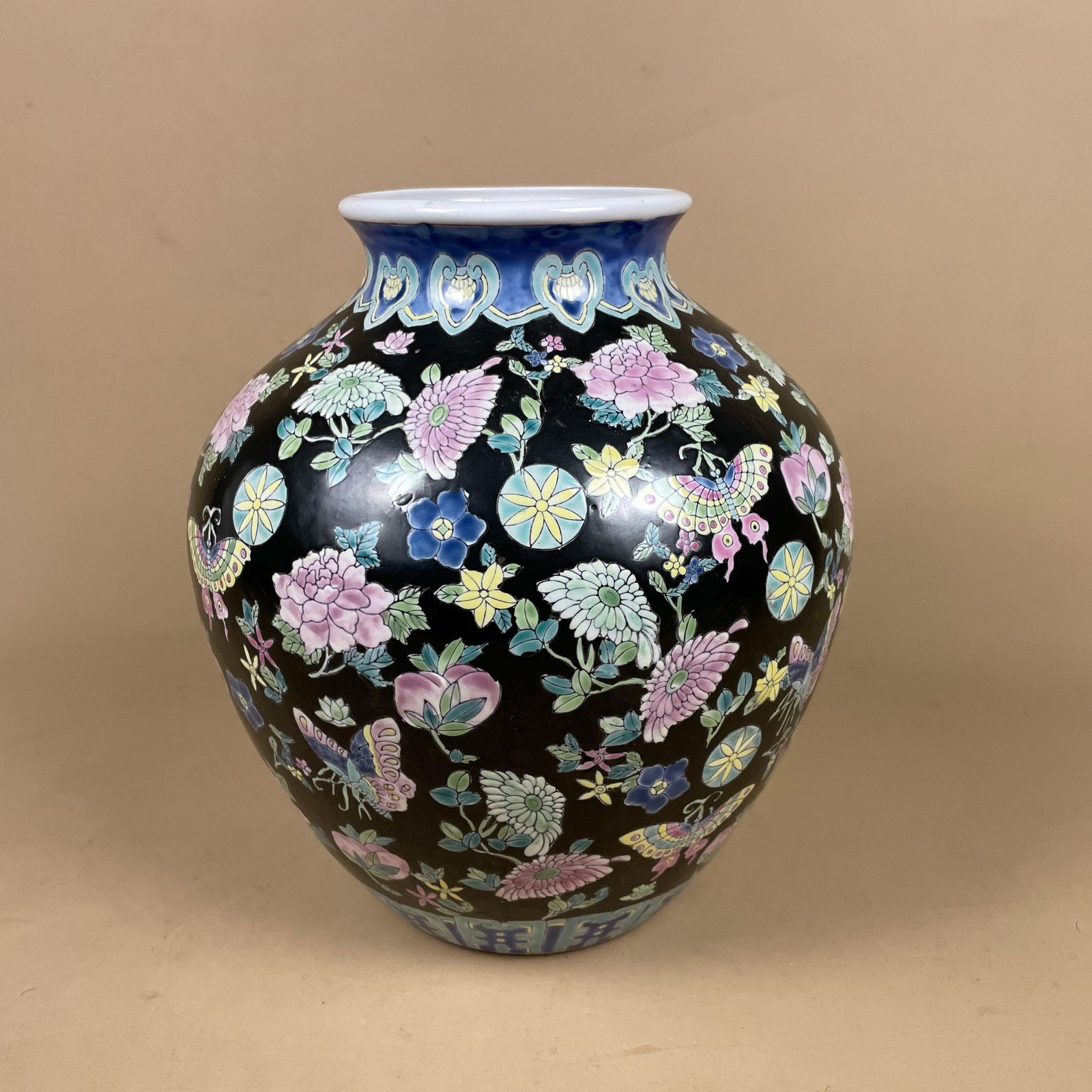 Oriental Antique Decorative Vase Ceramic Pot Japanese Vintage Display Ginger Jar Hand Painted Asian Old Aged Butterfly Floral Pattern Black photo Home Decor