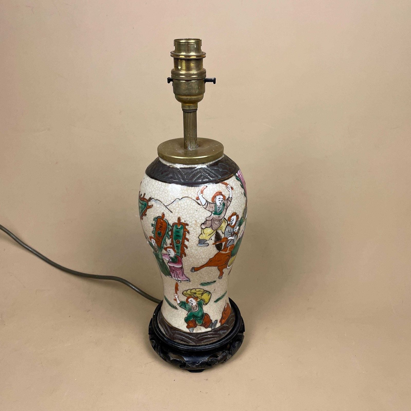 Ceramic Patterned Oriental Lamp Bedside Table Light Vase Pottery Round Antique Pattern Hand Painted Gold Brass Wooden Wood Base Vintage photo Lighting