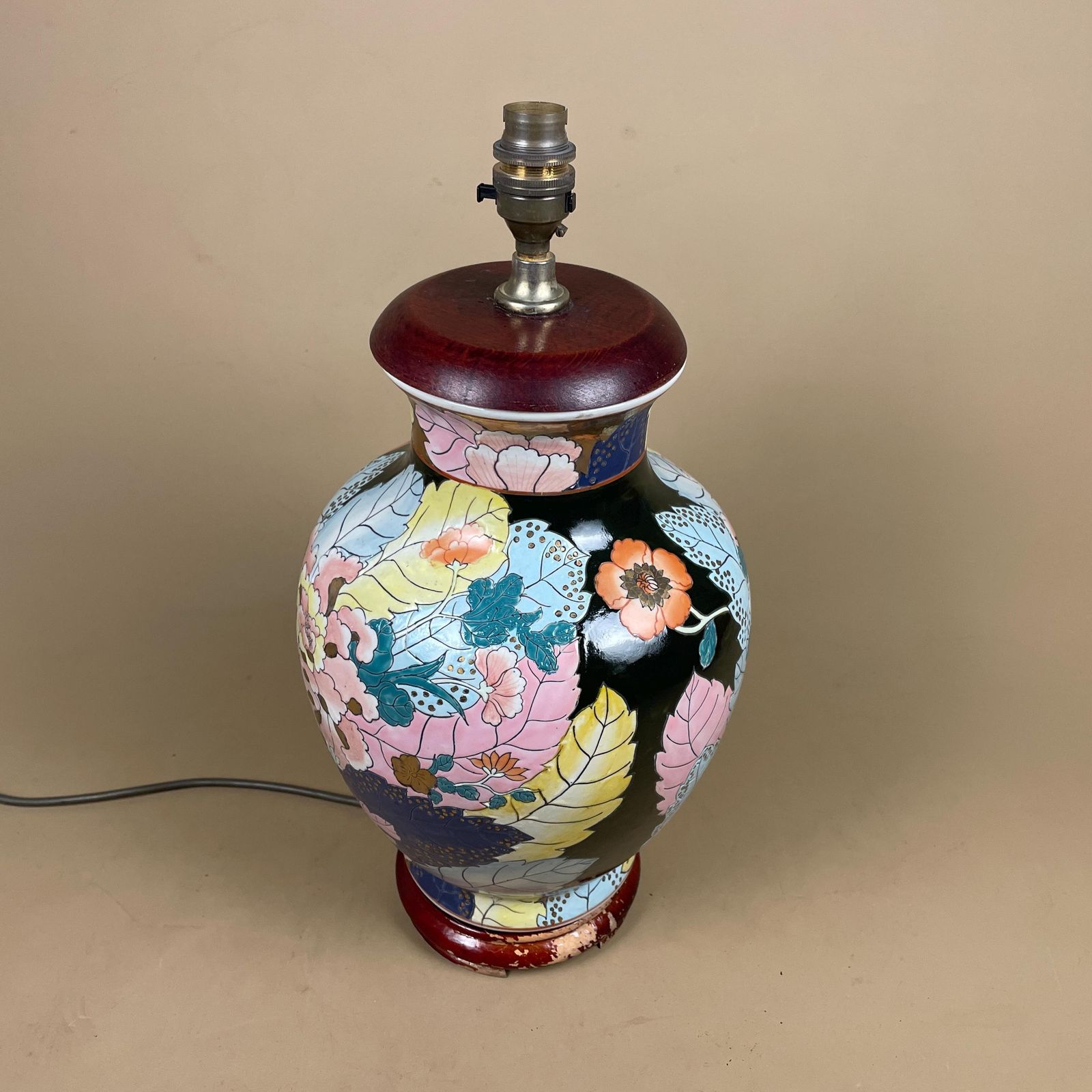 Oriental Ceramic Lamp Light Bedside Table Hand Painted Floral Design Black Pink Chinese Vase Cottage Antique Wood Base Elegant Classic photo Lighting