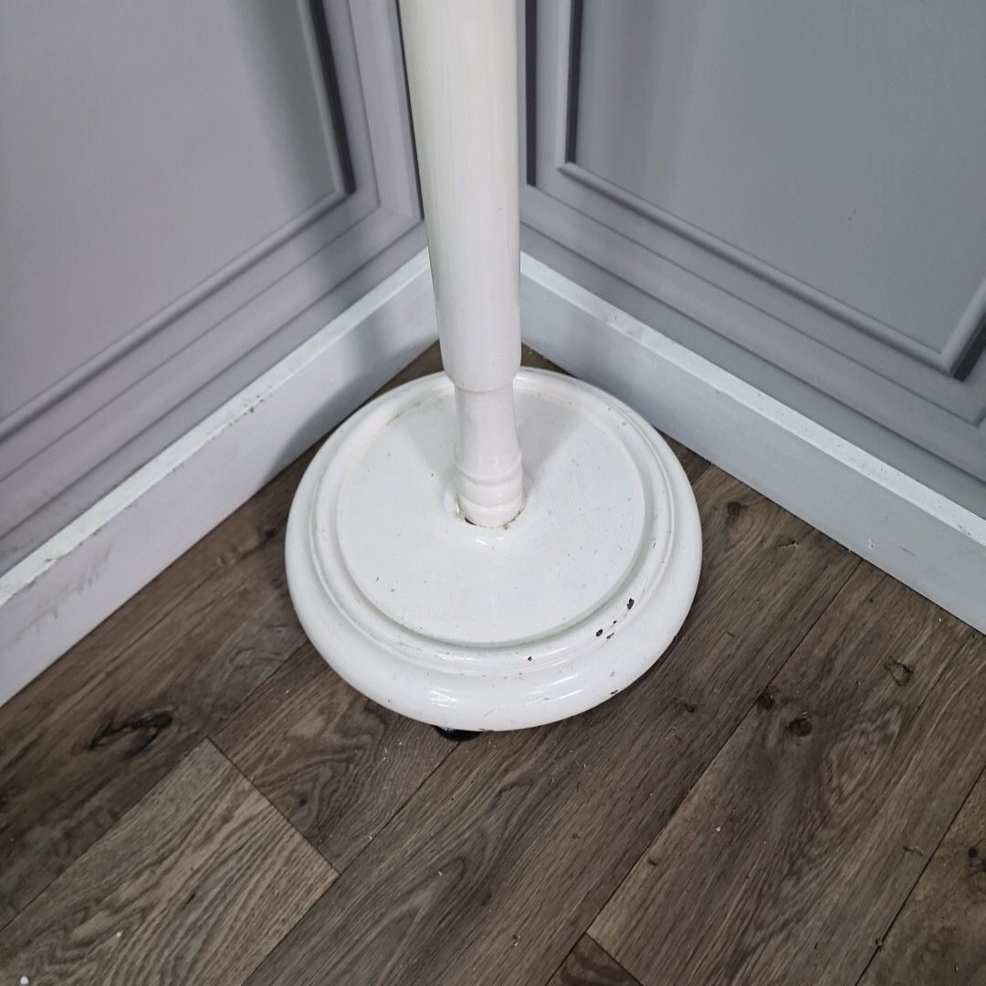 photo furniture Retro Vintage Standard Lamp Painted Wood Turned Room Floor Light For Rewiring