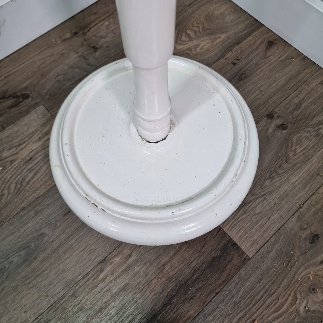 photo vintage Retro Vintage Standard Lamp Painted Wood Turned Room Floor Light For Rewiring