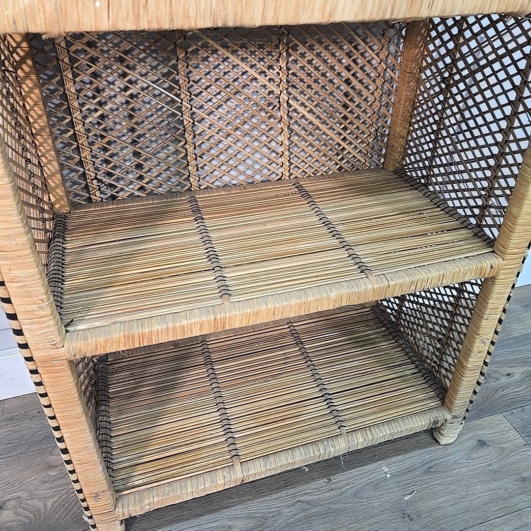Vintage Wicker Rattan Bookcase étagère – Arched Top Shelf Unit – Boho Retro Cane photo vinterior