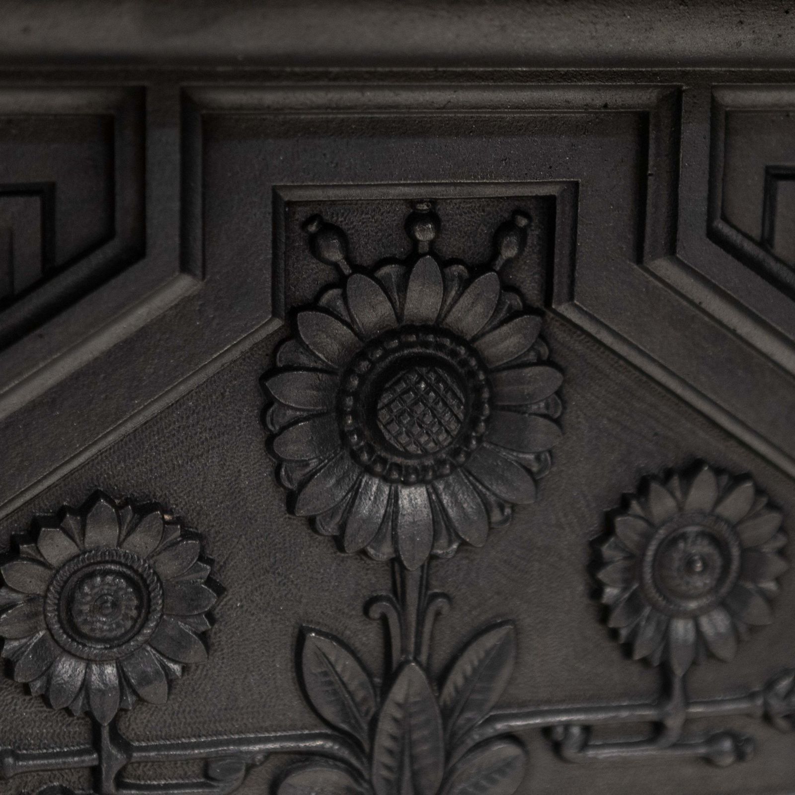 photo furniture Antique Cast Iron "The Daisy" Combination Fireplace