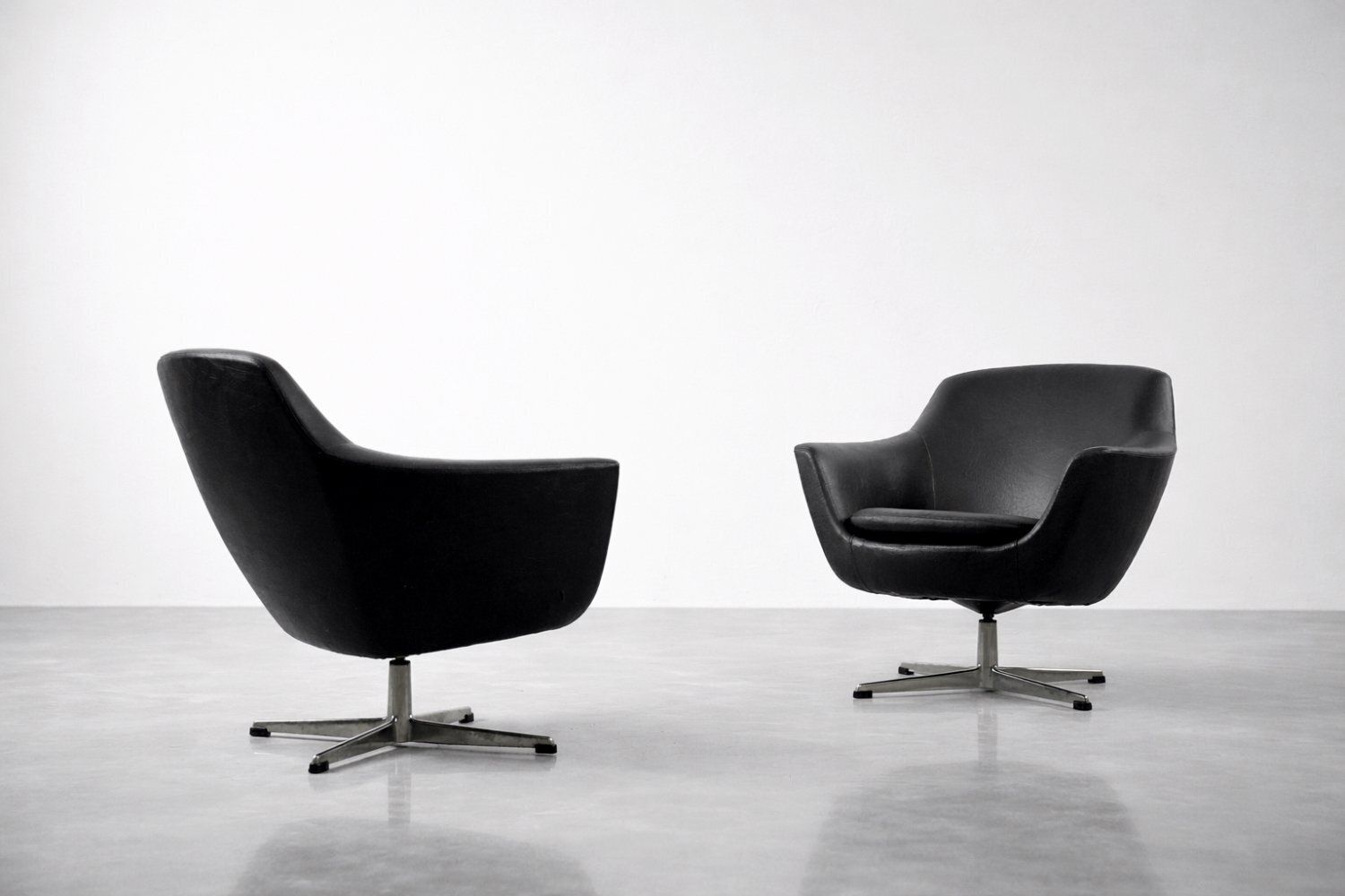 Mid Century Scandinavian Modern Black Swivel Chairs, 1970s, Set Of 2 photo vinterior