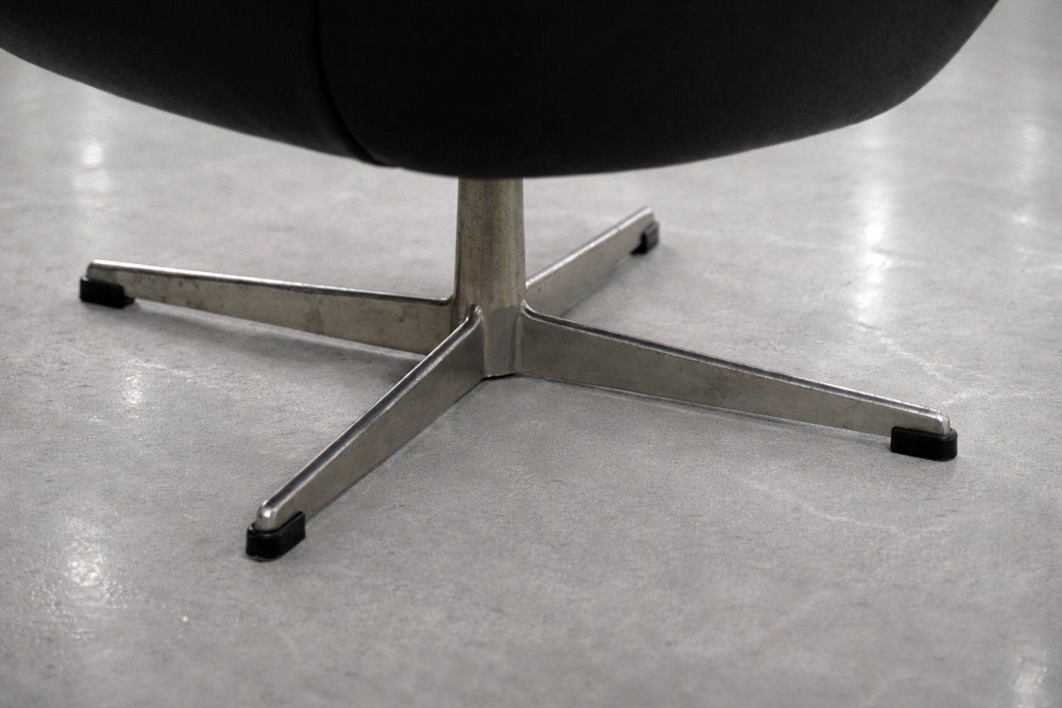 Mid Century Scandinavian Modern Black Swivel Chairs, 1970s, Set Of 2 photo vintage