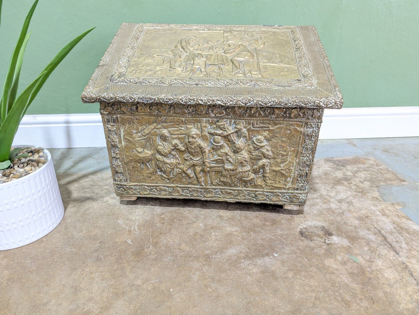 Victorian Embossed Brass Coal Box On Ceramic  Design Kindling Storage Tavern photo 65.0