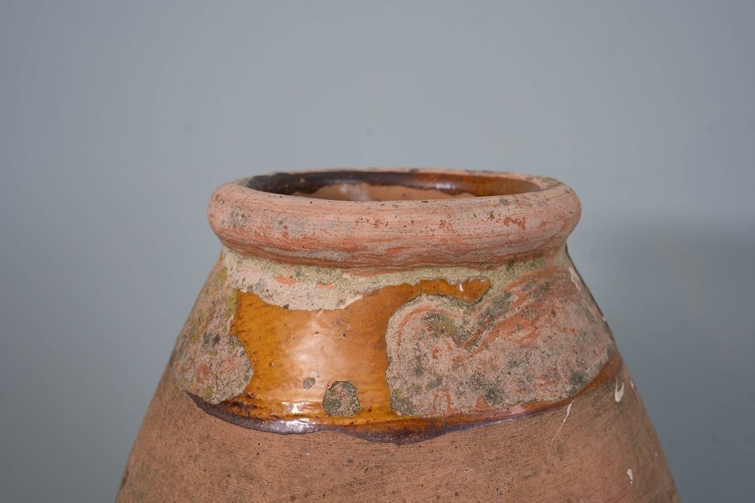 Antique Ochre Coloured French Pot photo vinterior