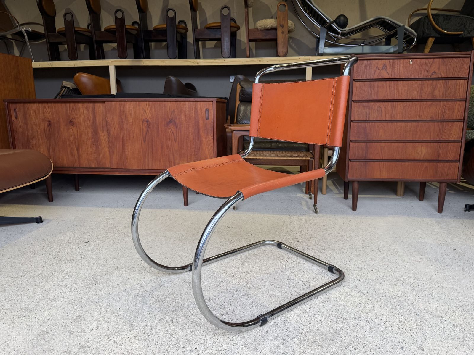Tan Leather Mr10 Cantilever Chair In The Manner Of Ludwig Mies Van Der Rohe Bauhaus
