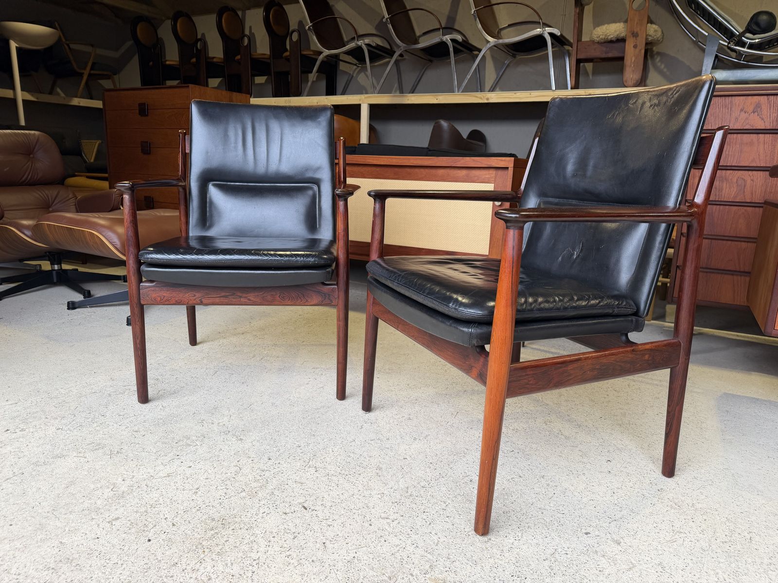photo vinterior Pair Of Danish Rosewood Armchairs Model 341 By Arne Vodder For Sibast Mobler