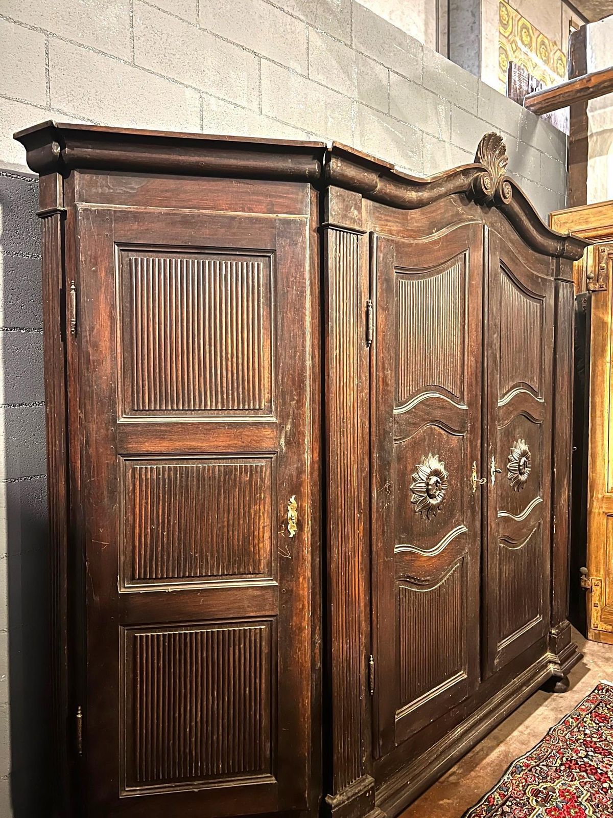 Piedmontese Walnut "Grissinato" 4 Door Closet, Italy photo Furniture