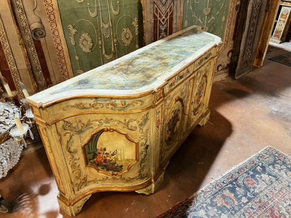 Credenza Scantonata A 4 Ante Con Decori Floreali, Italia photo 3728.0