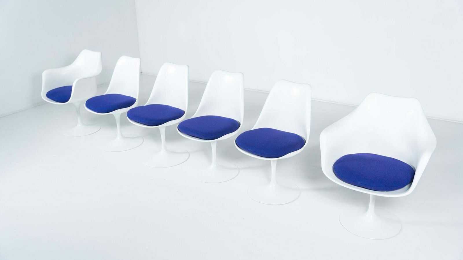 "Tulip" Chairs And Amrchairs By Eero Saarinen, Knoll Studio   New Upholstery photo Furniture