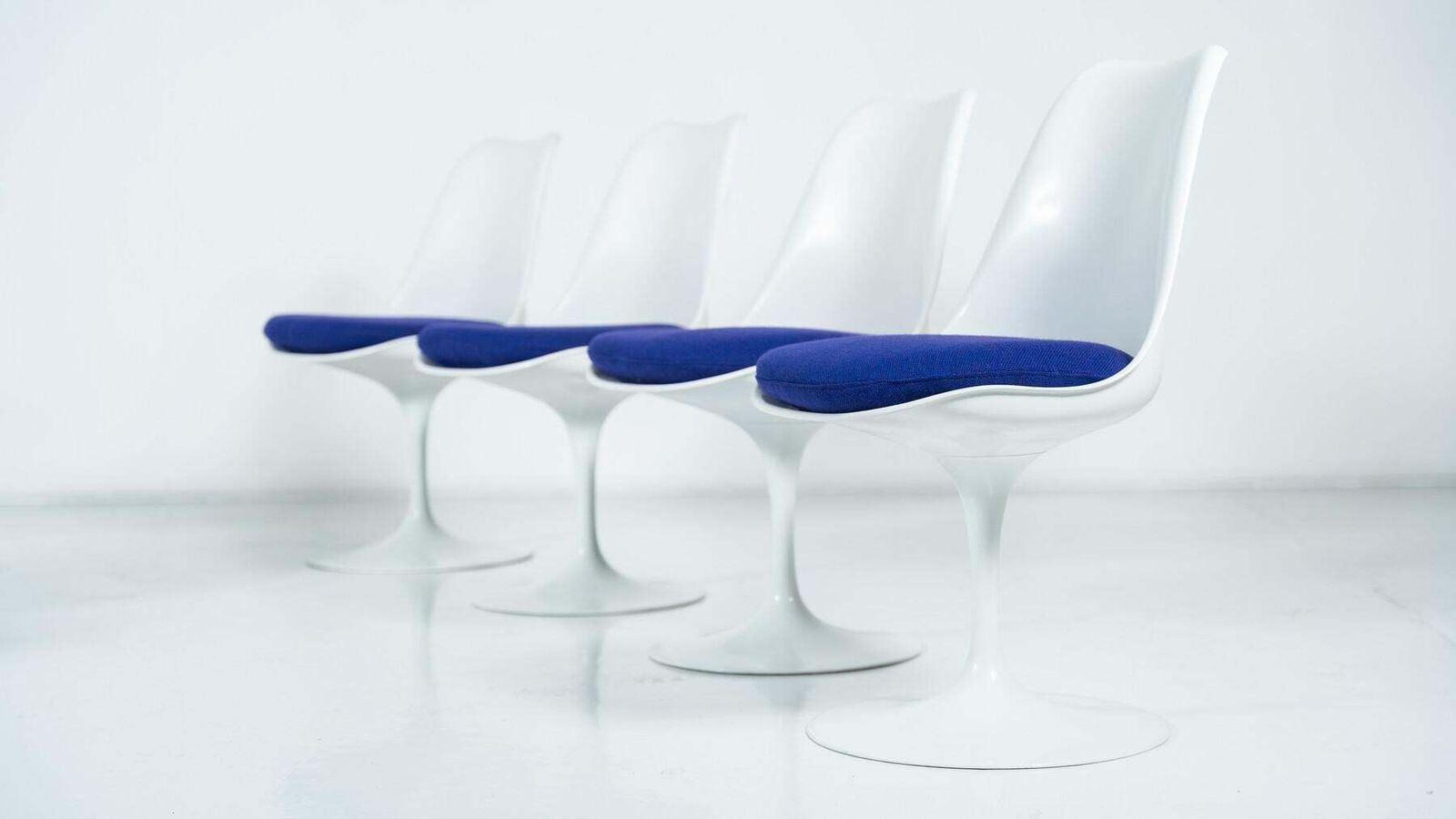 photo buy "Tulip" Chairs And Amrchairs By Eero Saarinen, Knoll Studio   New Upholstery