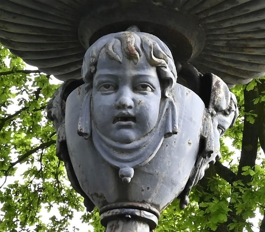 Very Large Cast Iron Fountain 20th Century photo vinterior