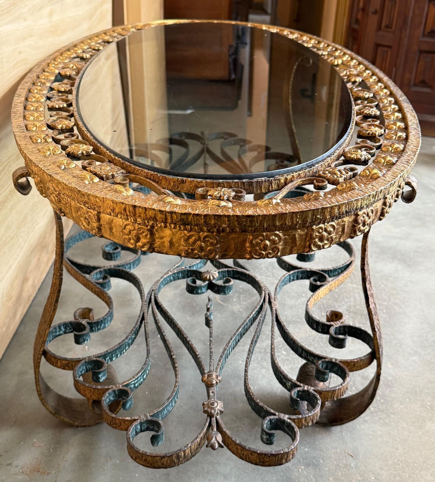 Table basse italienne Hollywood Regency en fer doré, ovale à 2 niveaux, décor de corde et glands photo vintage