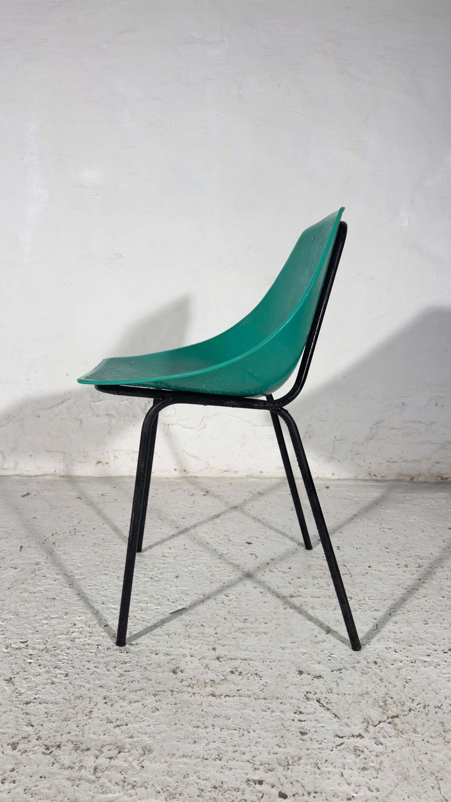 photo vinterior Pierre Guariche Chair Model "Coquillage" By Meurop Iconische Mid Century Design