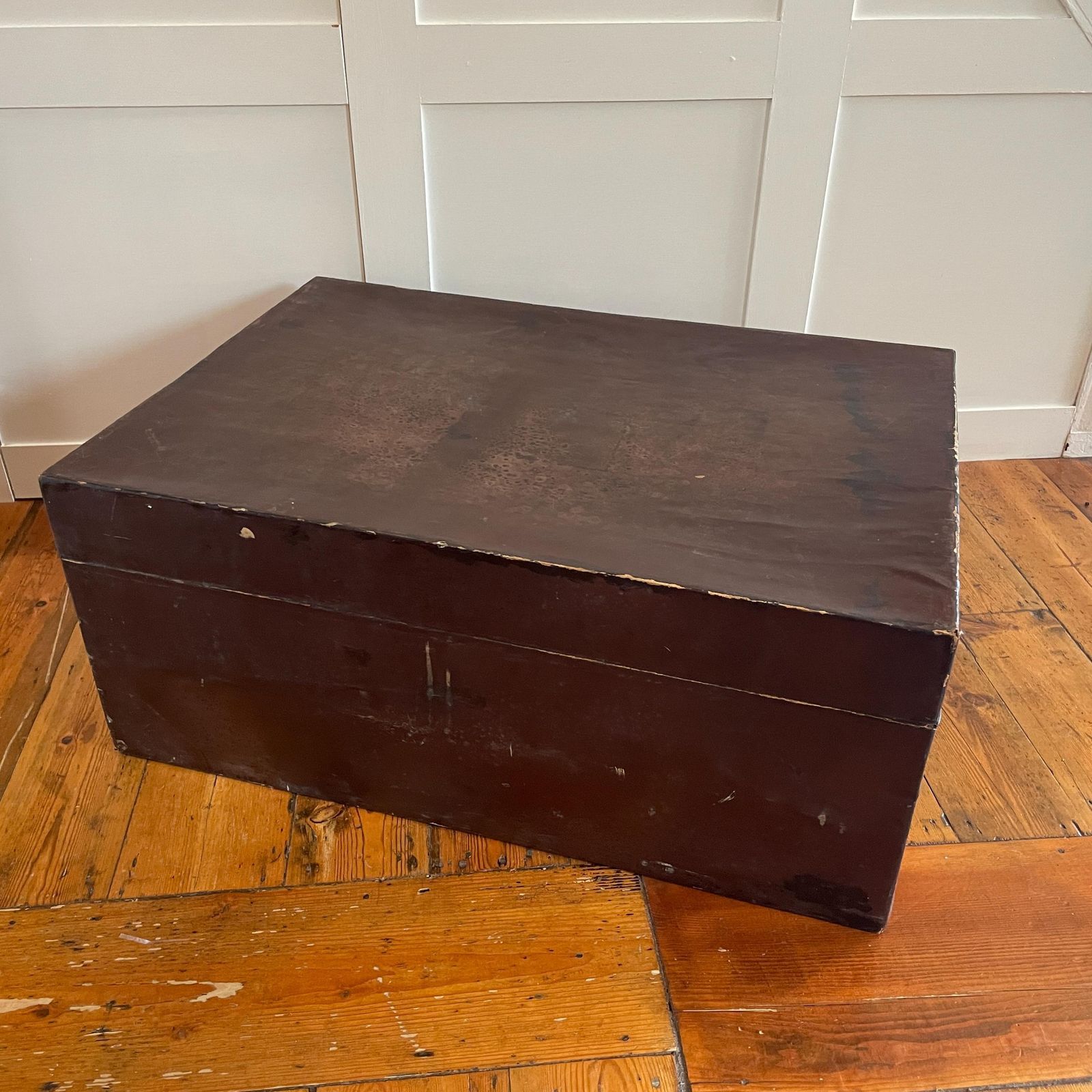Large Hand Painted Chinese Trunk Dark Red Lacquered Oriental Storage Chest Vintage Blanket Box Coffee Table Decor Asian photo vintage