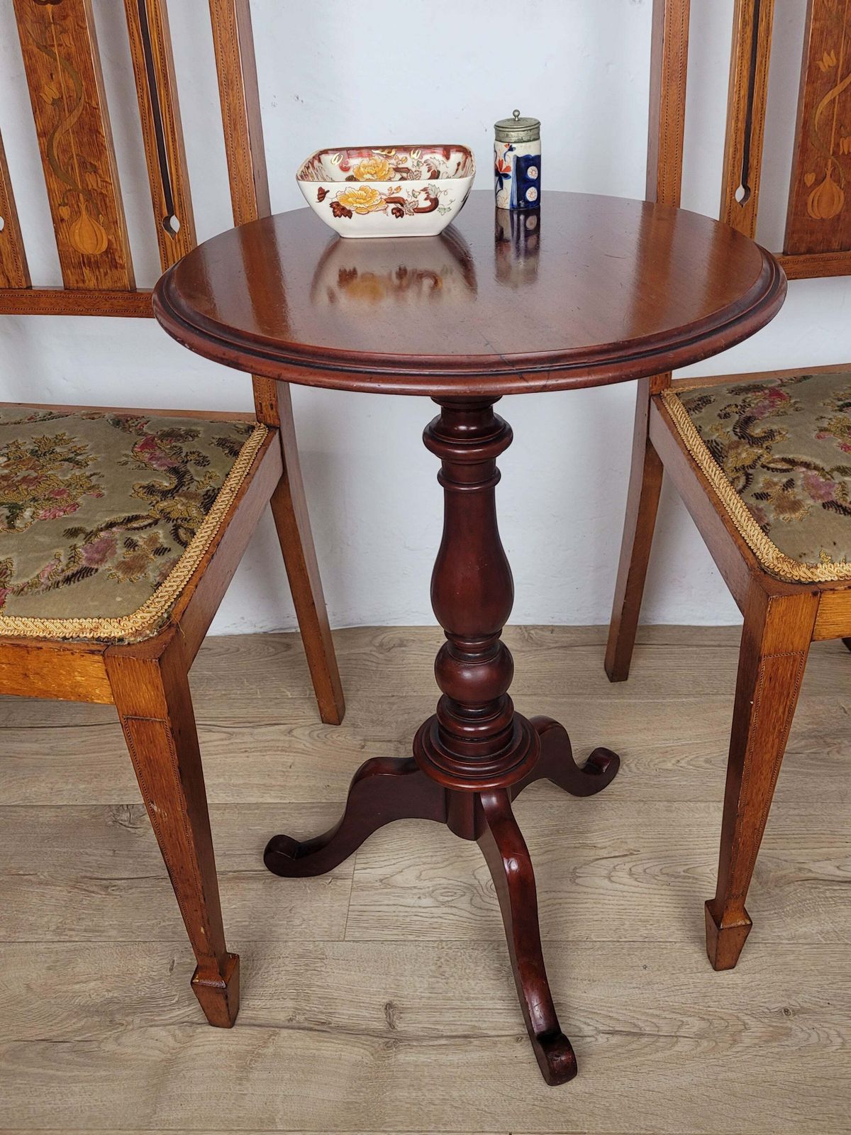 Victorian Pedestal Tripod Table English 19th Century Mahogany