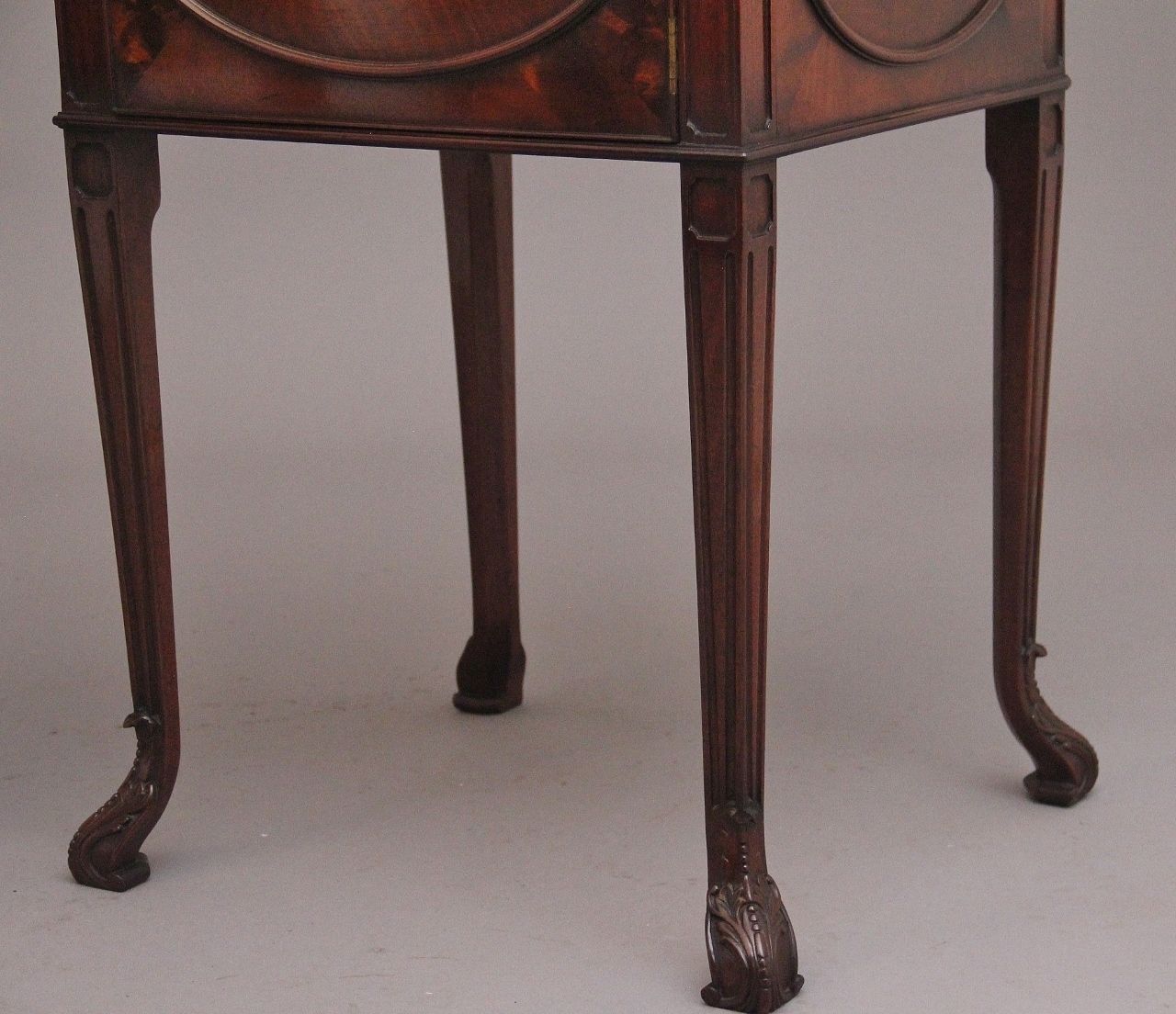 Pair Mid 20th Century Flame Mahogany Bedside Cabinets photo vinterior
