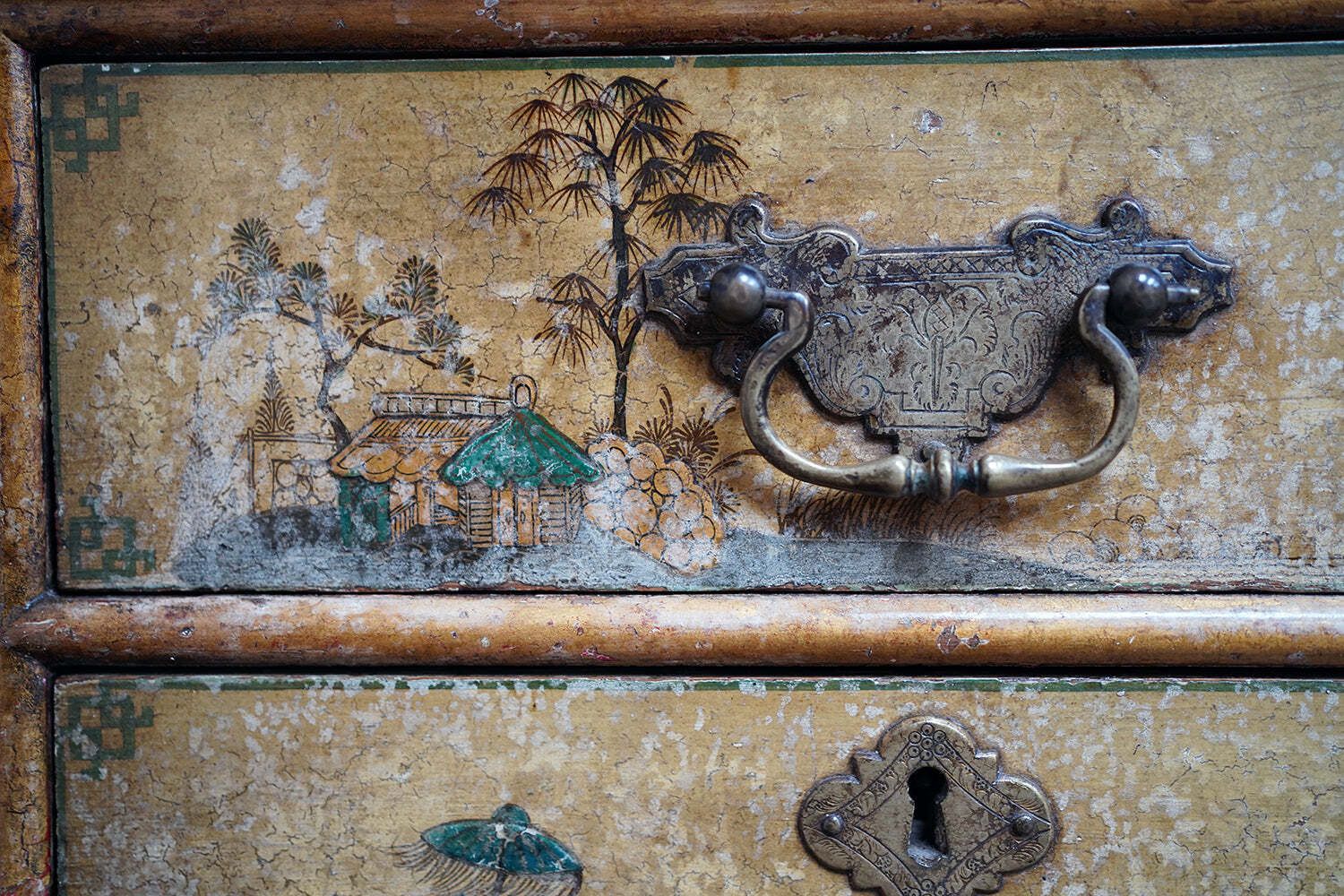 2800.0 An Early 20thc Chinoiserie Lacquer Decorated & Painted Desk C.1920 25 photo