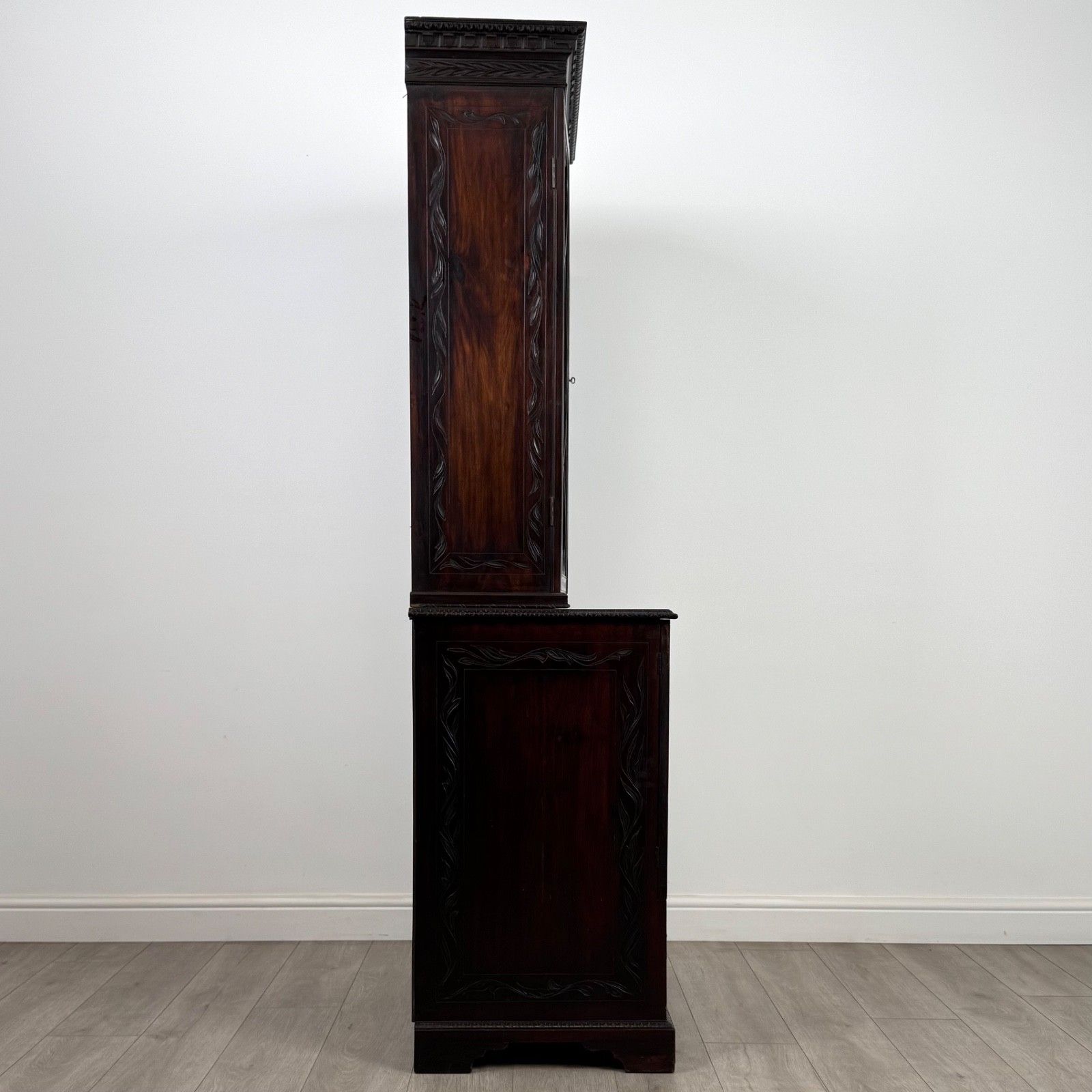 photo furniture Antique 19th Century Good Quality Cabinet In Mahogany