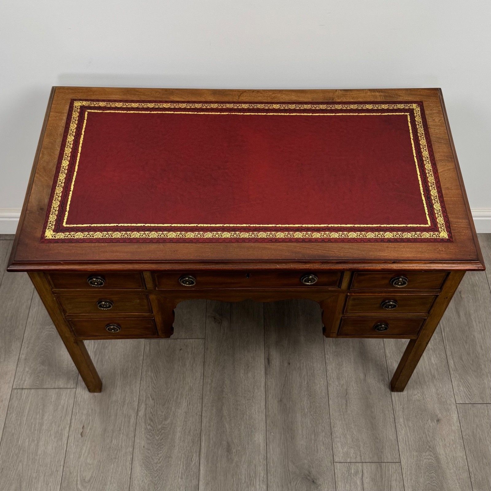 photo furniture Antique 20th Century Writing Table In Mahogany
